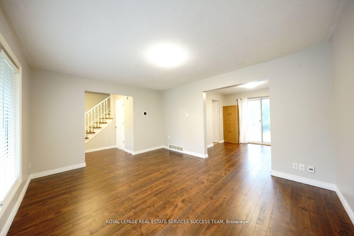Photo 9 of 1355 Odessa Crescent, Oakville, College Park — HOMEH