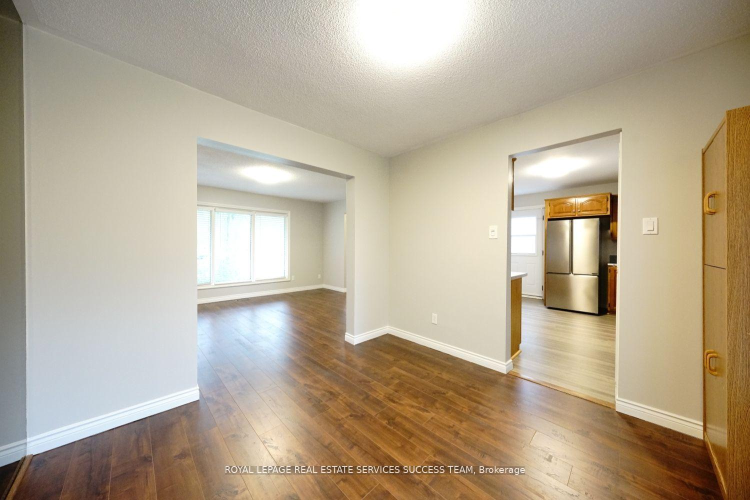 Photo 10 of 1355 Odessa Crescent, Oakville, College Park — HOMEH
