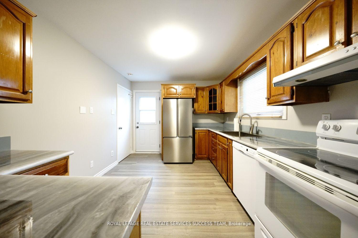 Photo 11 of 1355 Odessa Crescent, Oakville, College Park — HOMEH