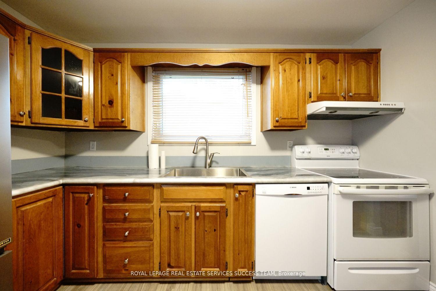 Photo 13 of 1355 Odessa Crescent, Oakville, College Park — HOMEH