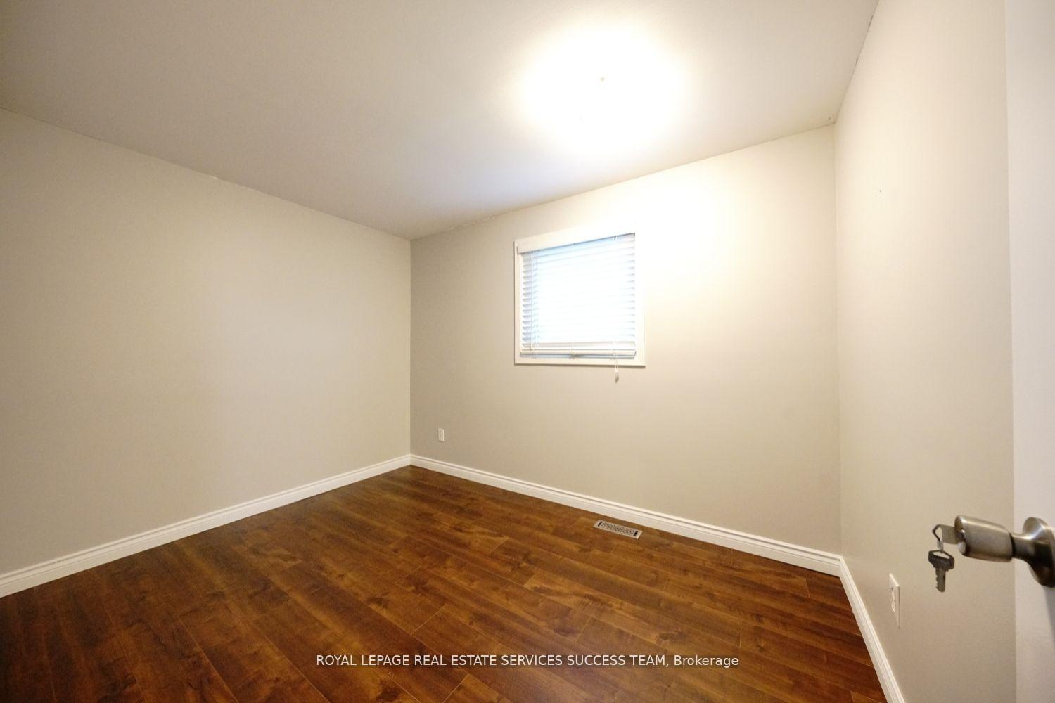 Photo 16 of 1355 Odessa Crescent, Oakville, College Park — HOMEH