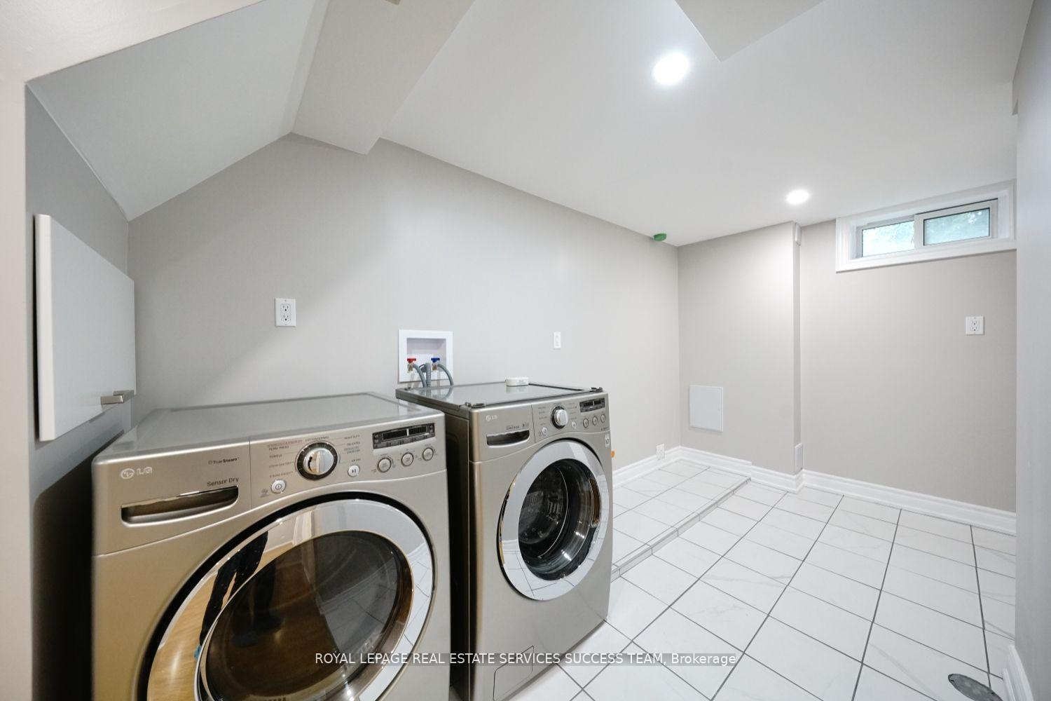 Photo 23 of 1355 Odessa Crescent, Oakville, College Park — HOMEH