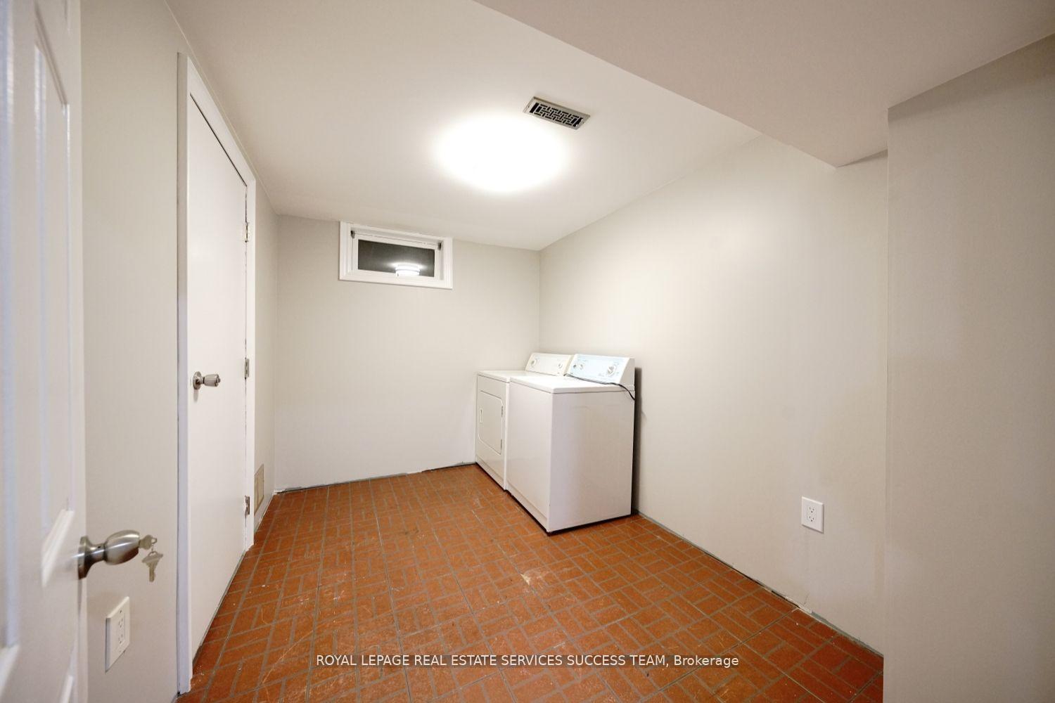 Photo 25 of 1355 Odessa Crescent, Oakville, College Park — HOMEH