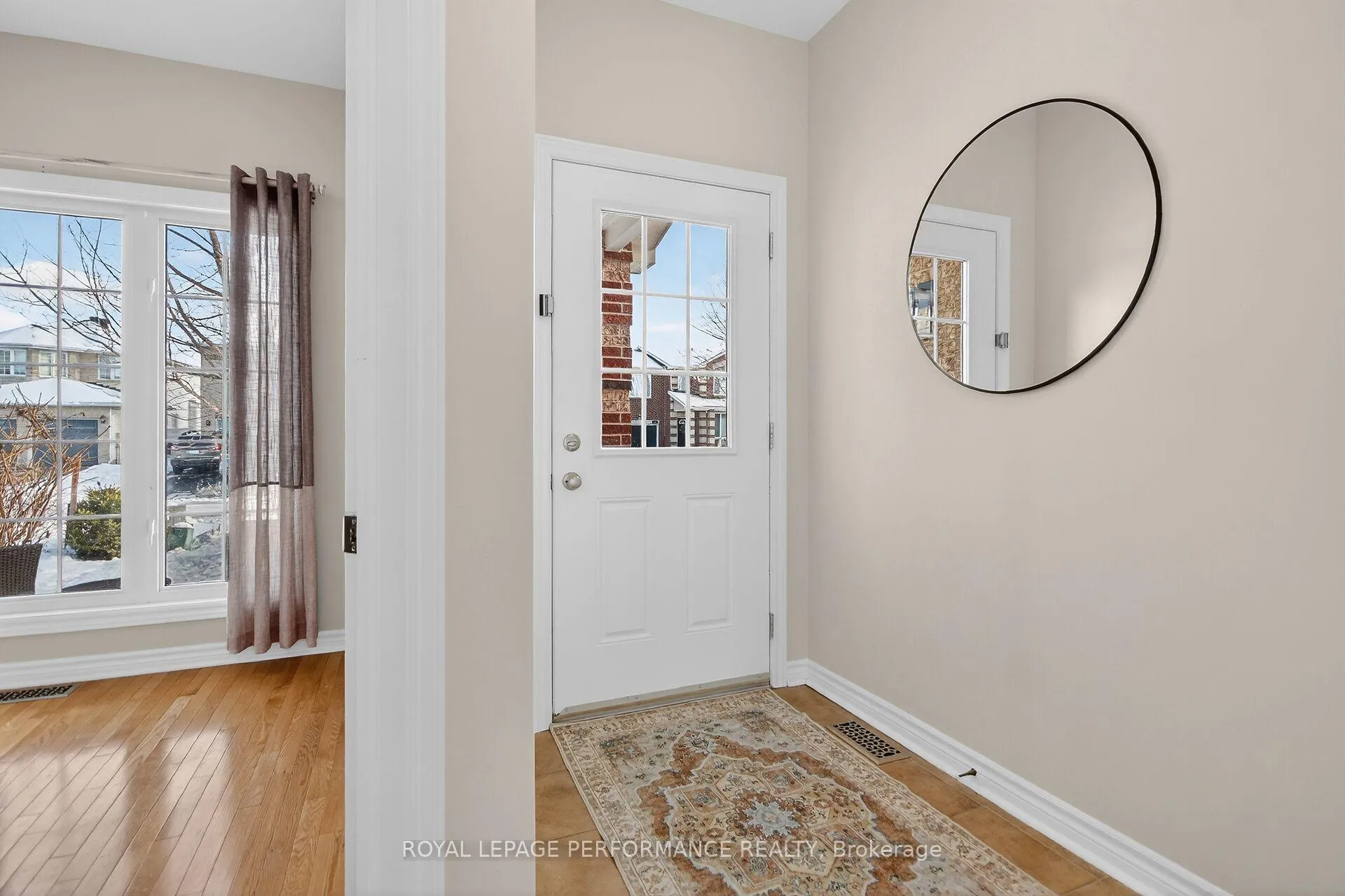 Photo 4 of 1910 Schroeder Crescent, Ottawa, Springridge/East Village — HOMEH