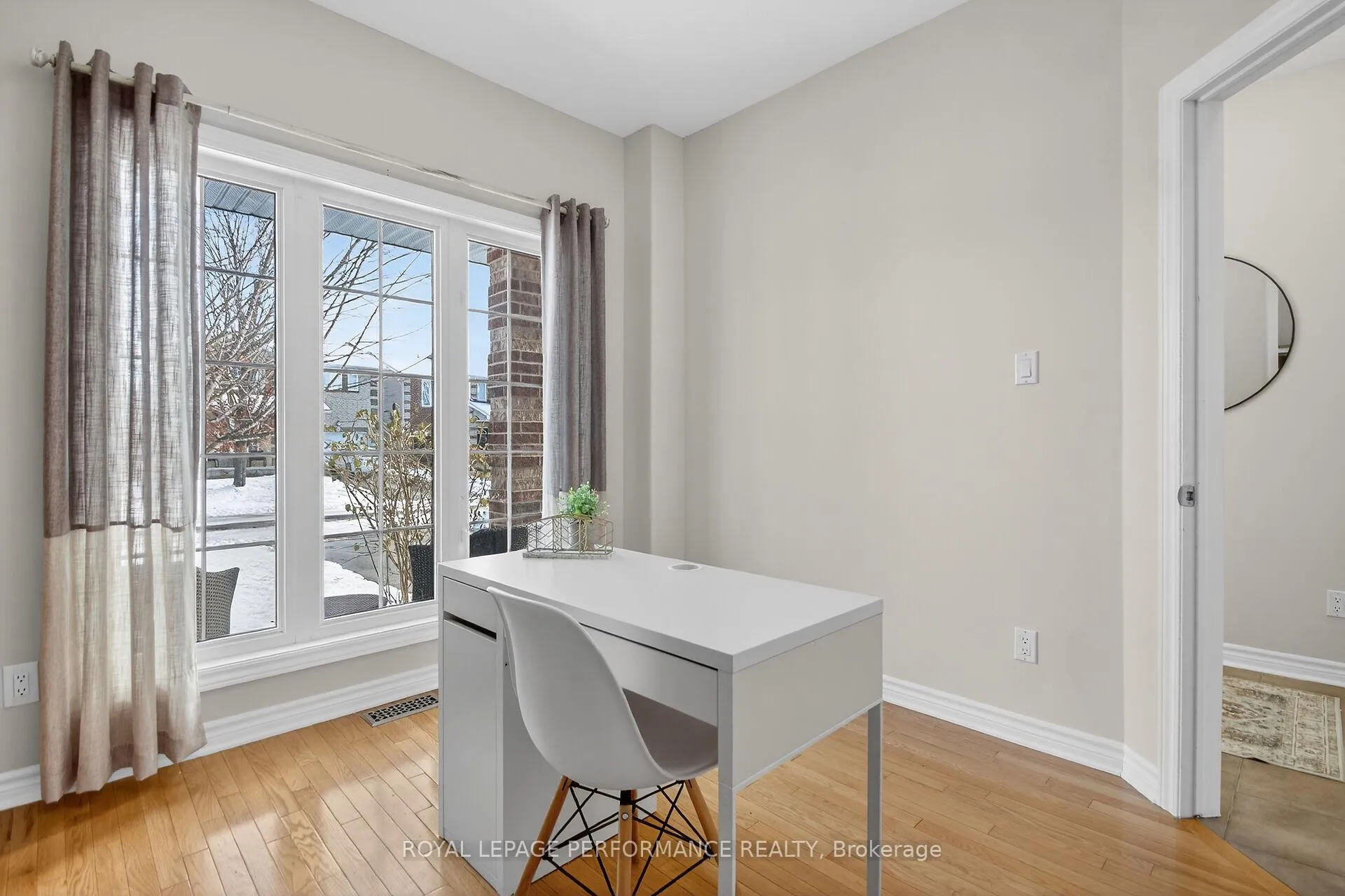 Photo 6 of 1910 Schroeder Crescent, Ottawa, Springridge/East Village — HOMEH