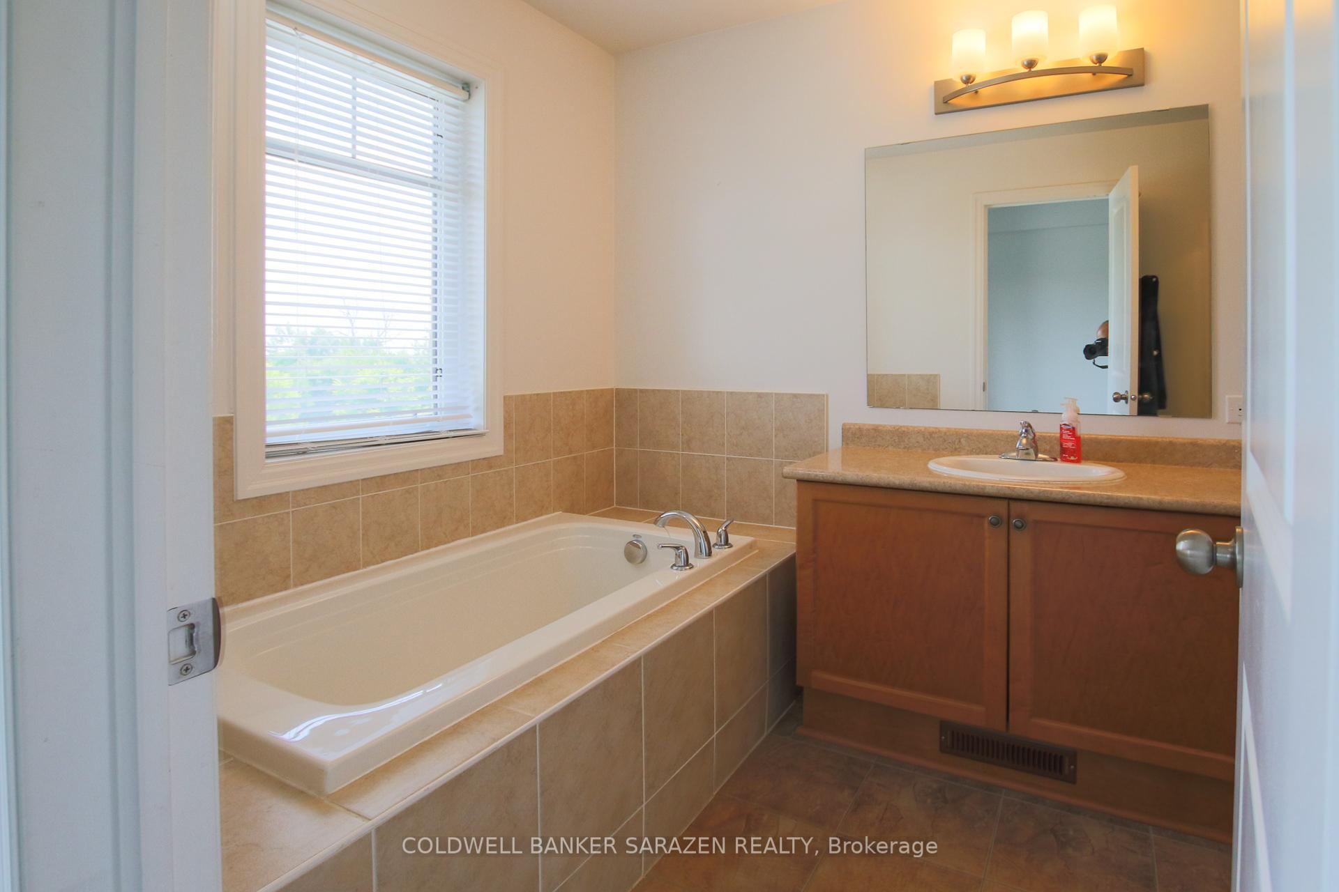 Photo 17 of 667 Spring Valley Drive, Ottawa, Mer Bleue/Bradley Estates/Anderson Park — HOMEH