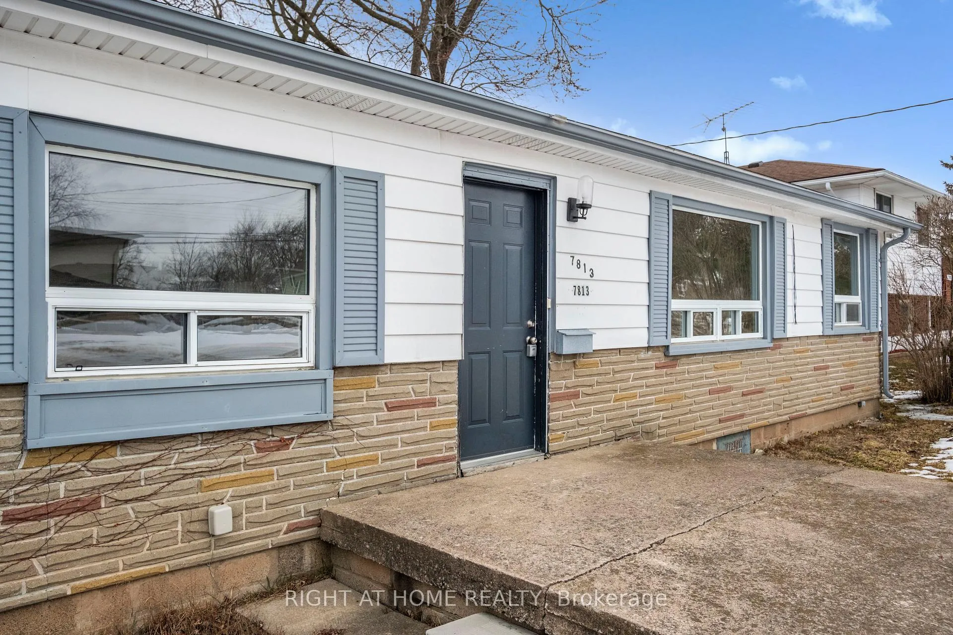 Photo 3 of 7813 Mulhern Street, Niagara Falls, Ascot — HOMEH