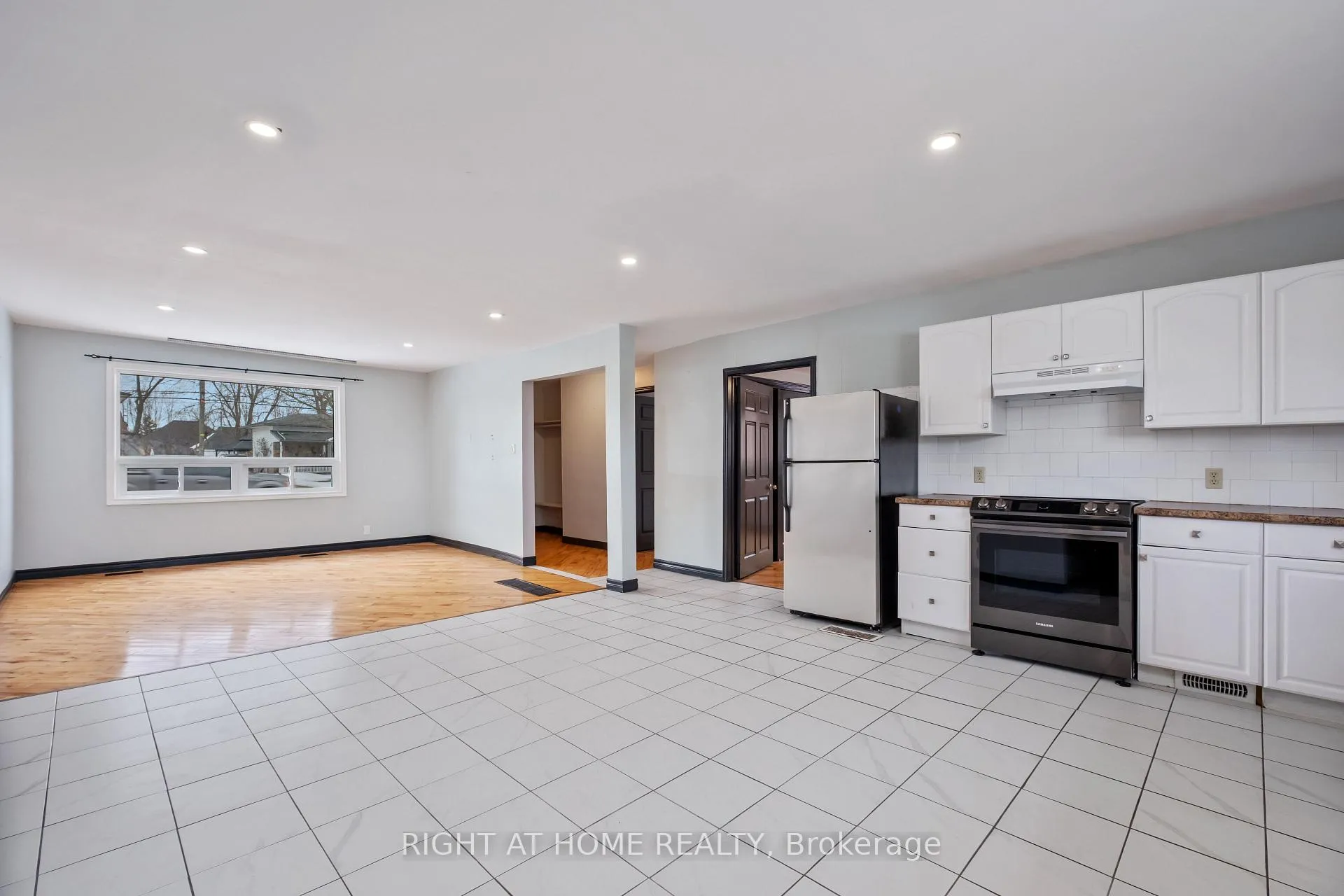 Photo 14 of 7813 Mulhern Street, Niagara Falls, Ascot — HOMEH