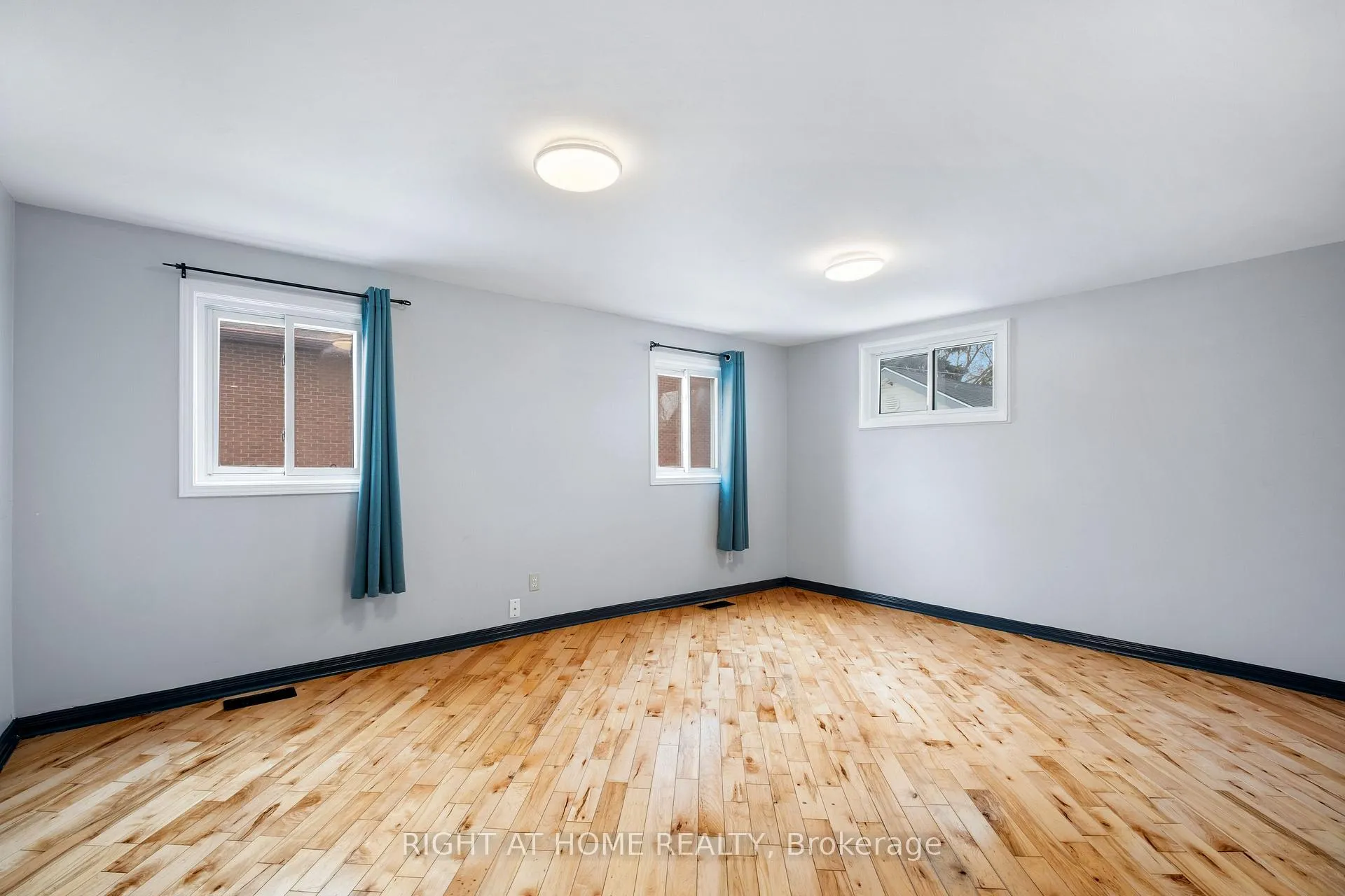 Photo 17 of 7813 Mulhern Street, Niagara Falls, Ascot — HOMEH