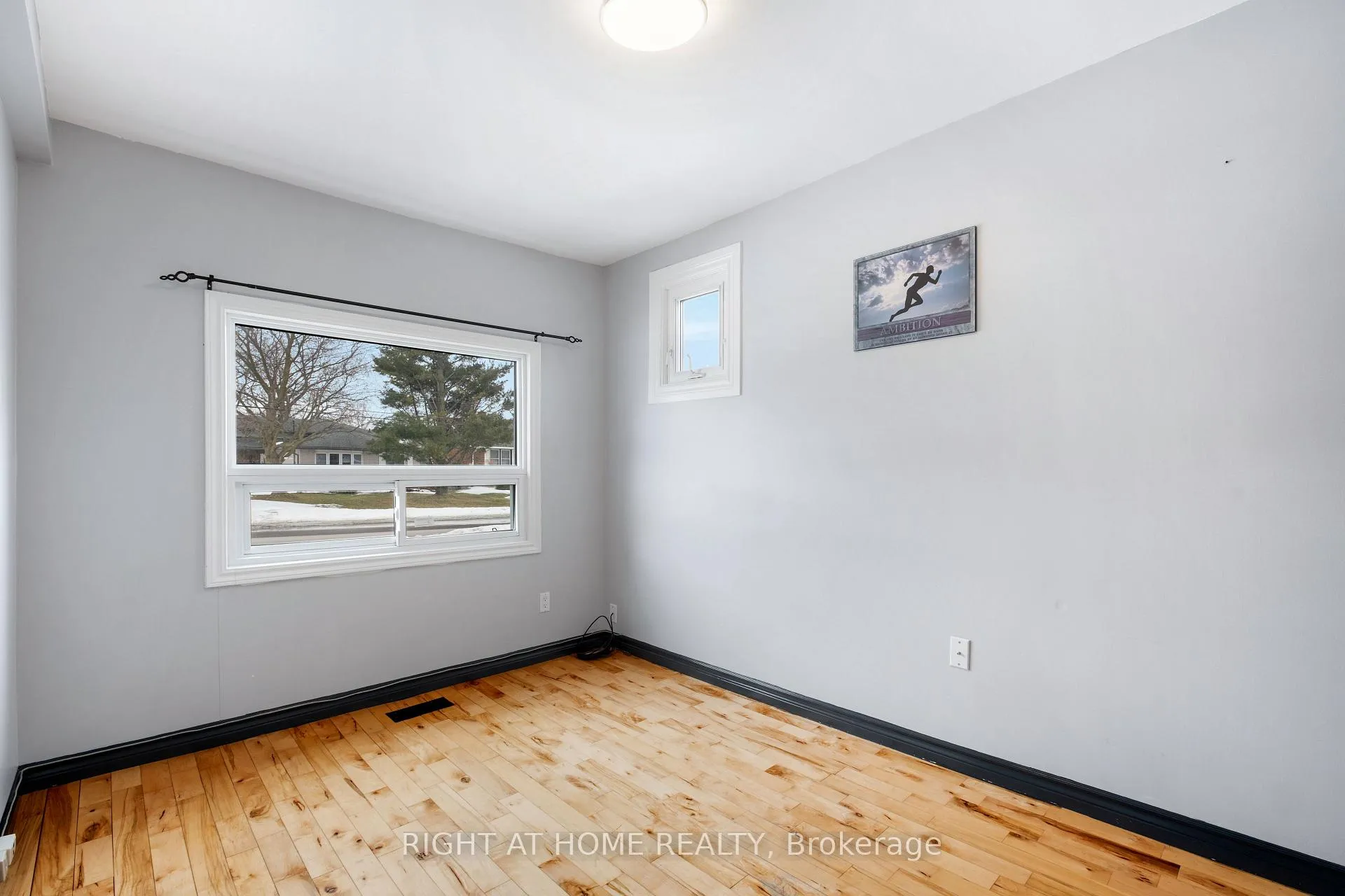 Photo 20 of 7813 Mulhern Street, Niagara Falls, Ascot — HOMEH