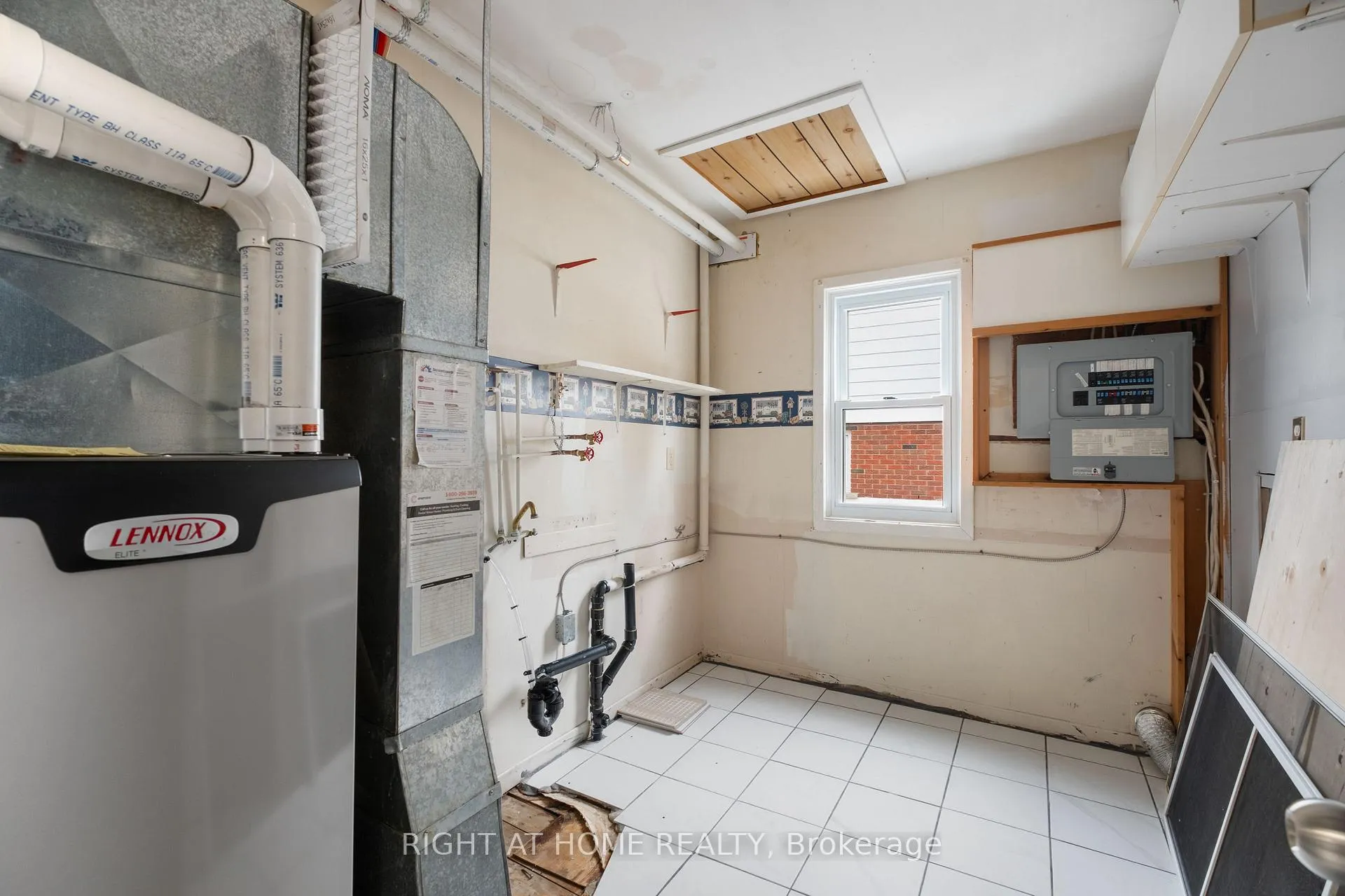 Photo 29 of 7813 Mulhern Street, Niagara Falls, Ascot — HOMEH