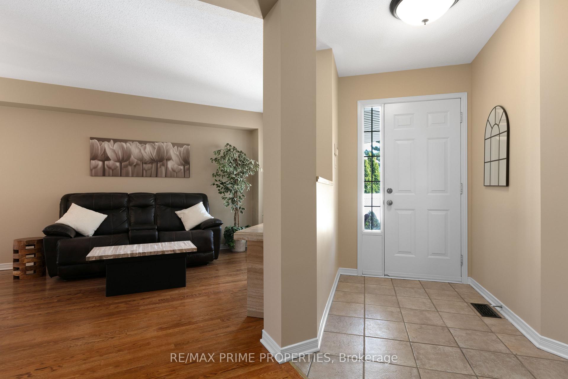 Photo 4 of 1545 Senateurs Way, Ottawa, Fallingbrook/Pineridge — HOMEH