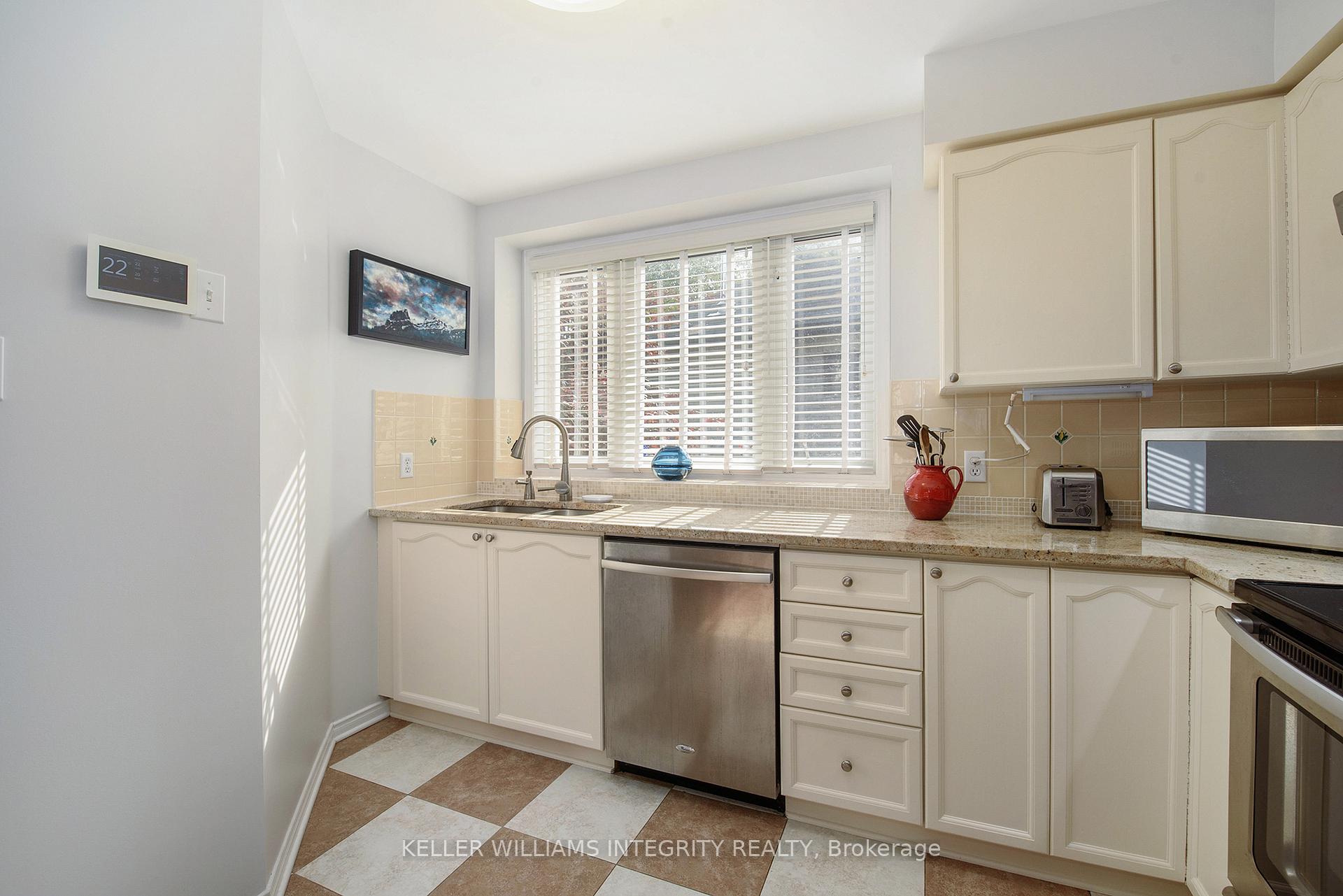 Photo 9 of 8 Cornerstone Private, Ottawa, Ottawa Centre/Golden Triangle — HOMEH