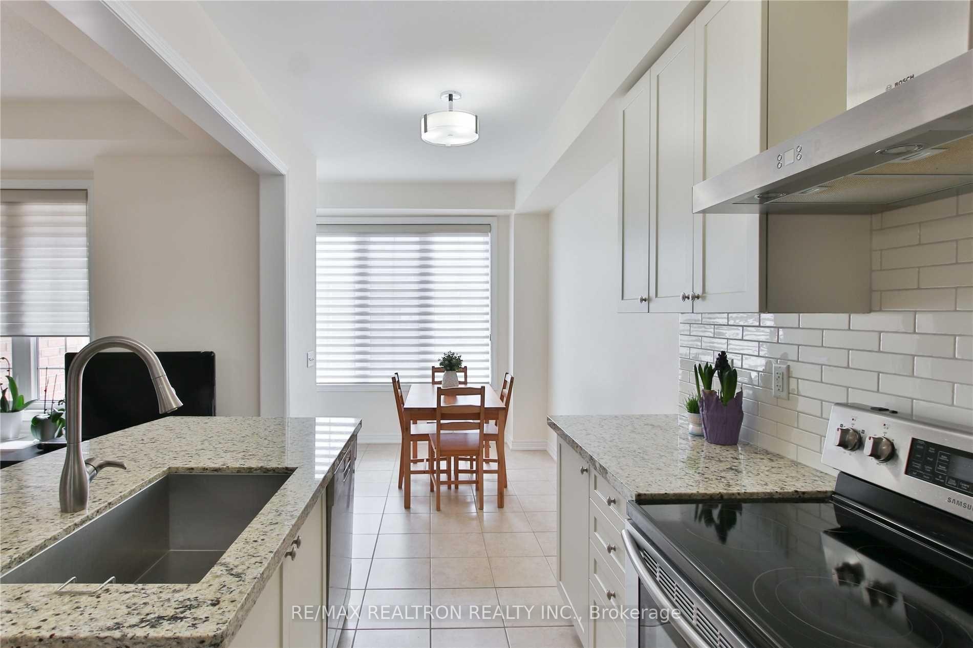 Photo 11 of 43 Locust Terrace, Markham, Wismer — HOMEH