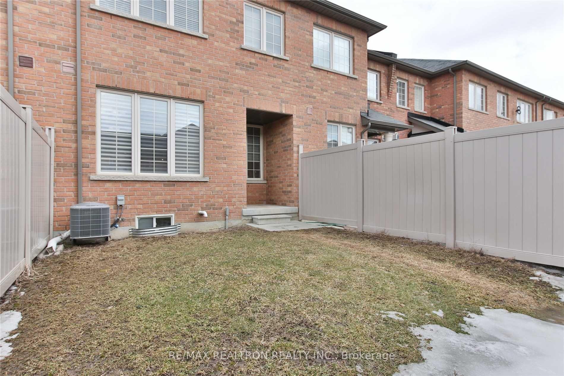 Photo 19 of 43 Locust Terrace, Markham, Wismer — HOMEH