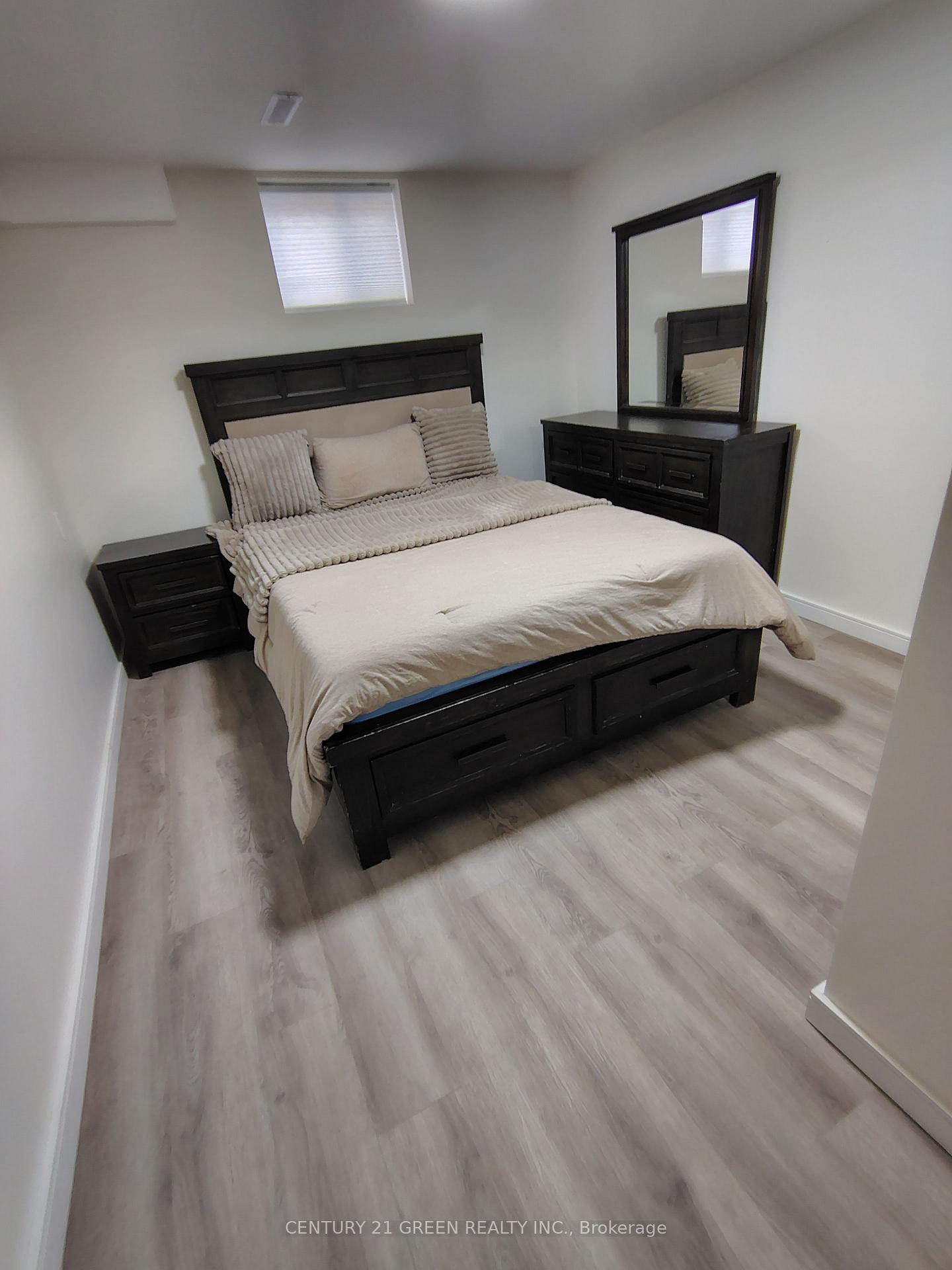 Photo 8 of 70 Orsett Street, Oakville, College Park — HOMEH