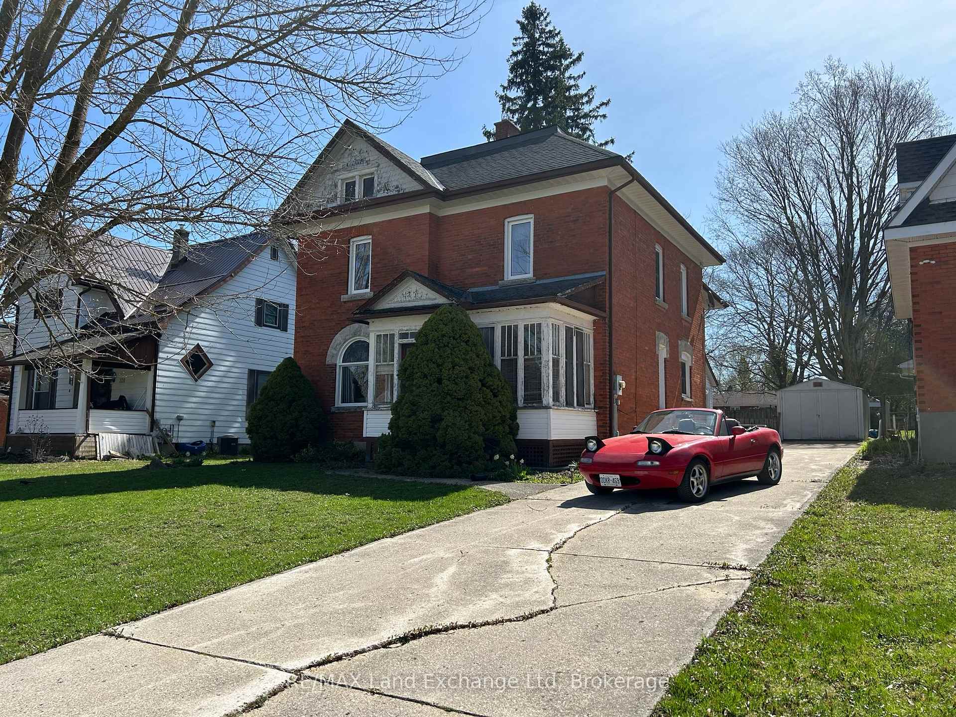Front of 327 Frances Street