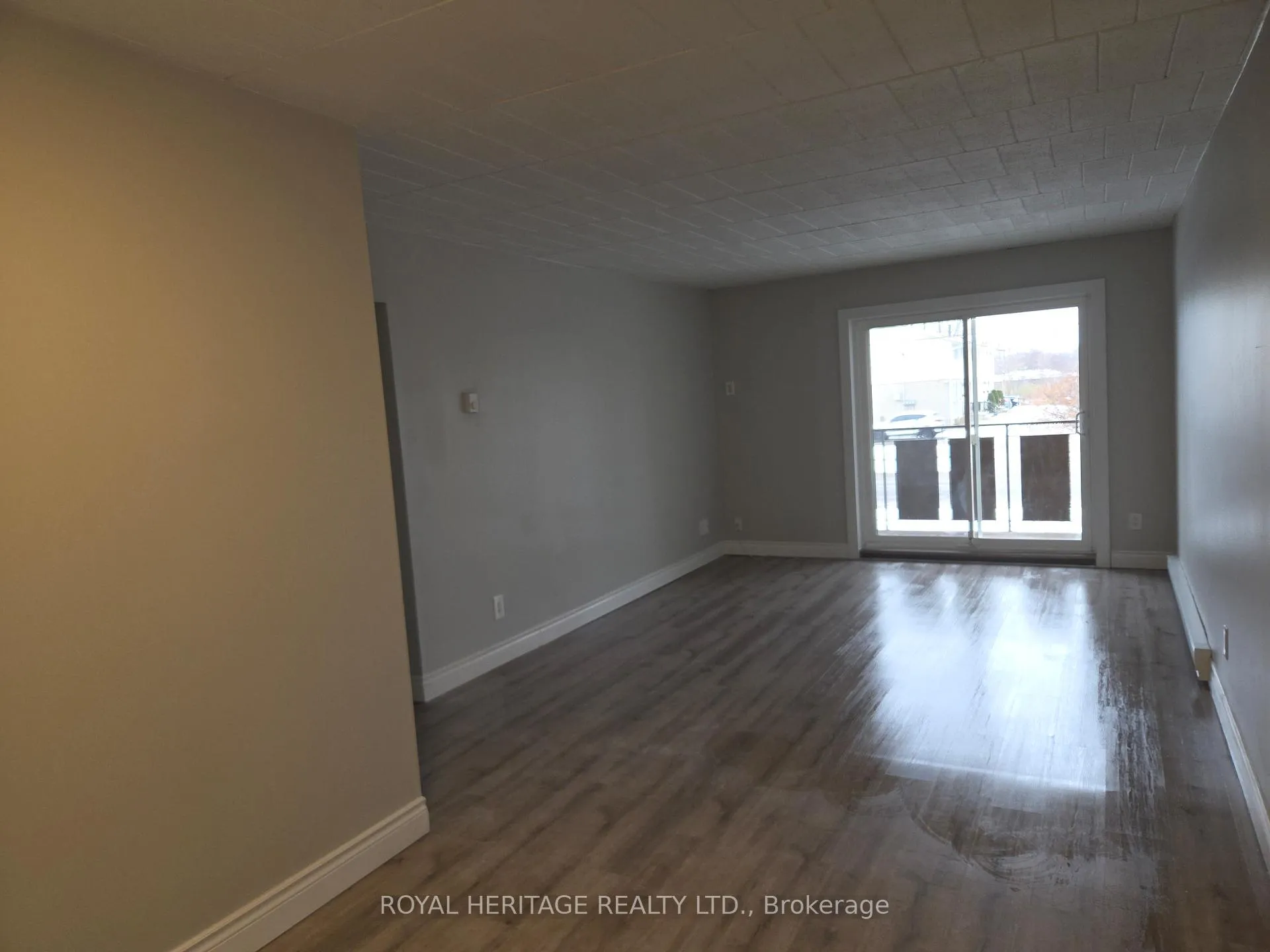 Photo 3 of Unit 211, 8800 Willoughby Drive, Niagara Falls, Chippawa — HOMEH