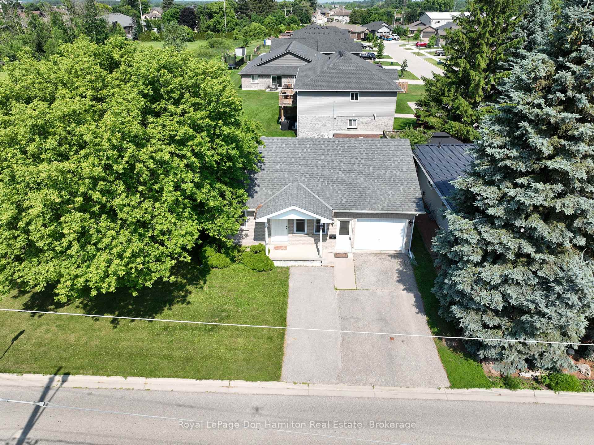 Photo 2 of 695 Reserve Avenue S, North Perth, Listowel — HOMEH