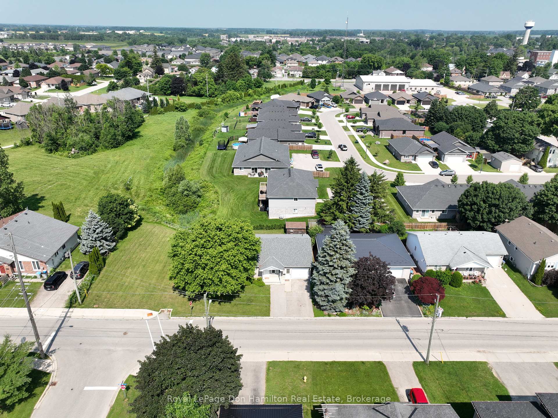 Photo 3 of 695 Reserve Avenue S, North Perth, Listowel — HOMEH