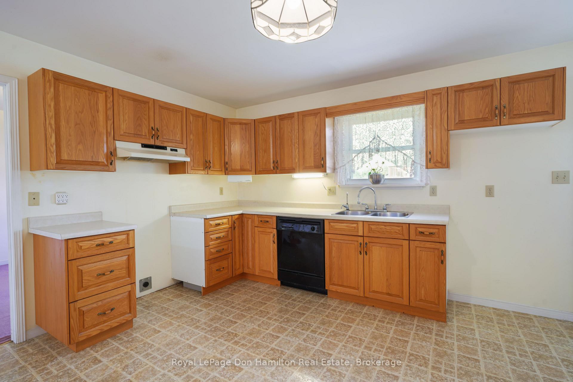 Photo 8 of 695 Reserve Avenue S, North Perth, Listowel — HOMEH