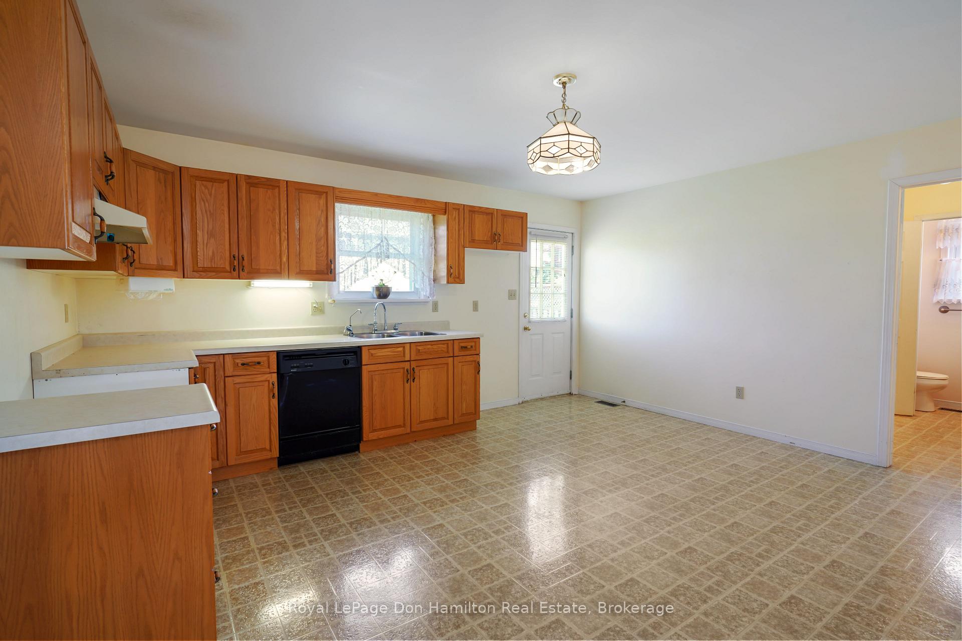 Photo 10 of 695 Reserve Avenue S, North Perth, Listowel — HOMEH
