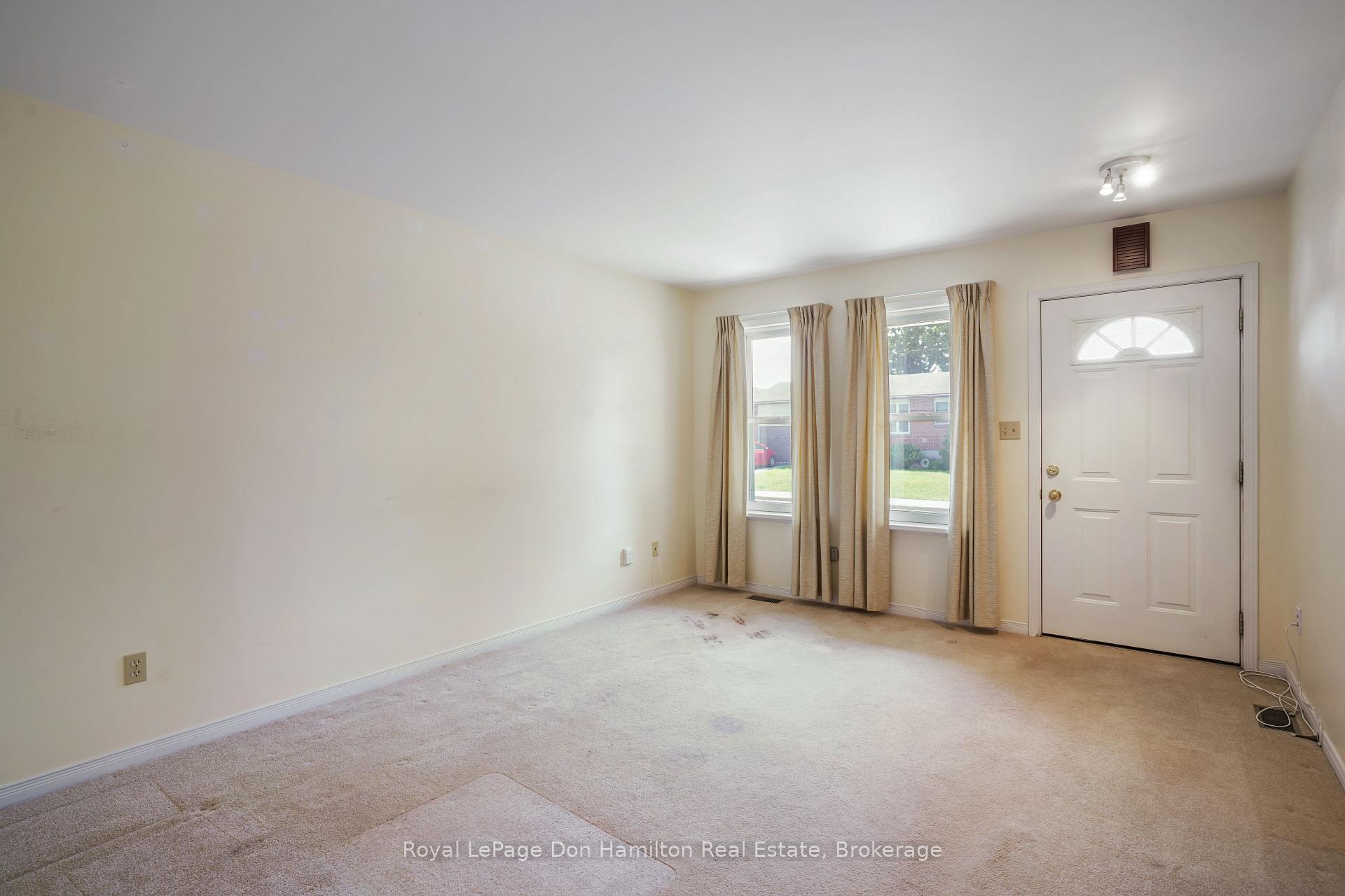 Photo 11 of 695 Reserve Avenue S, North Perth, Listowel — HOMEH