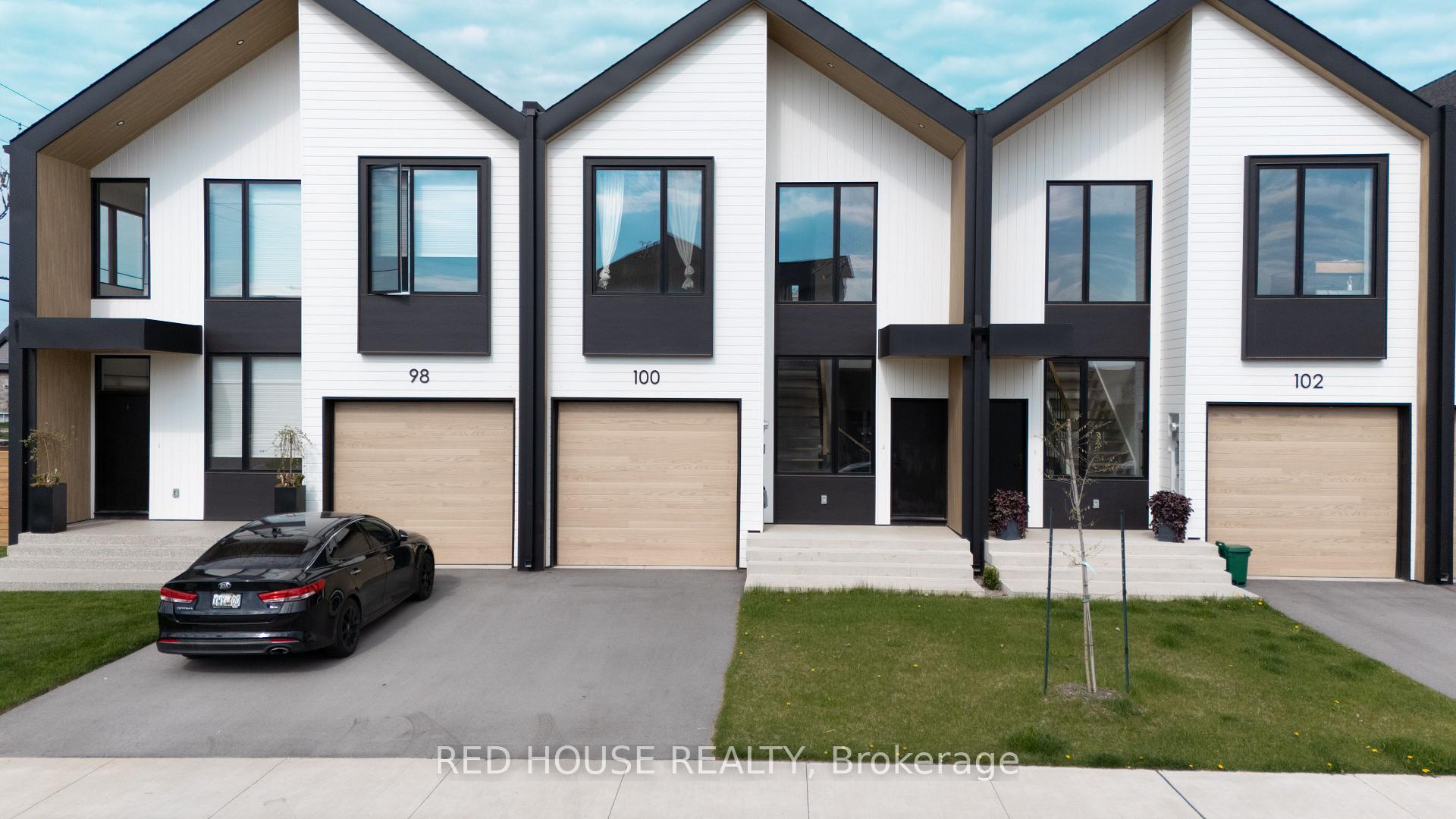 Photo 2 of 100 Lametti Drive, Pelham, Fonthill — HOMEH
