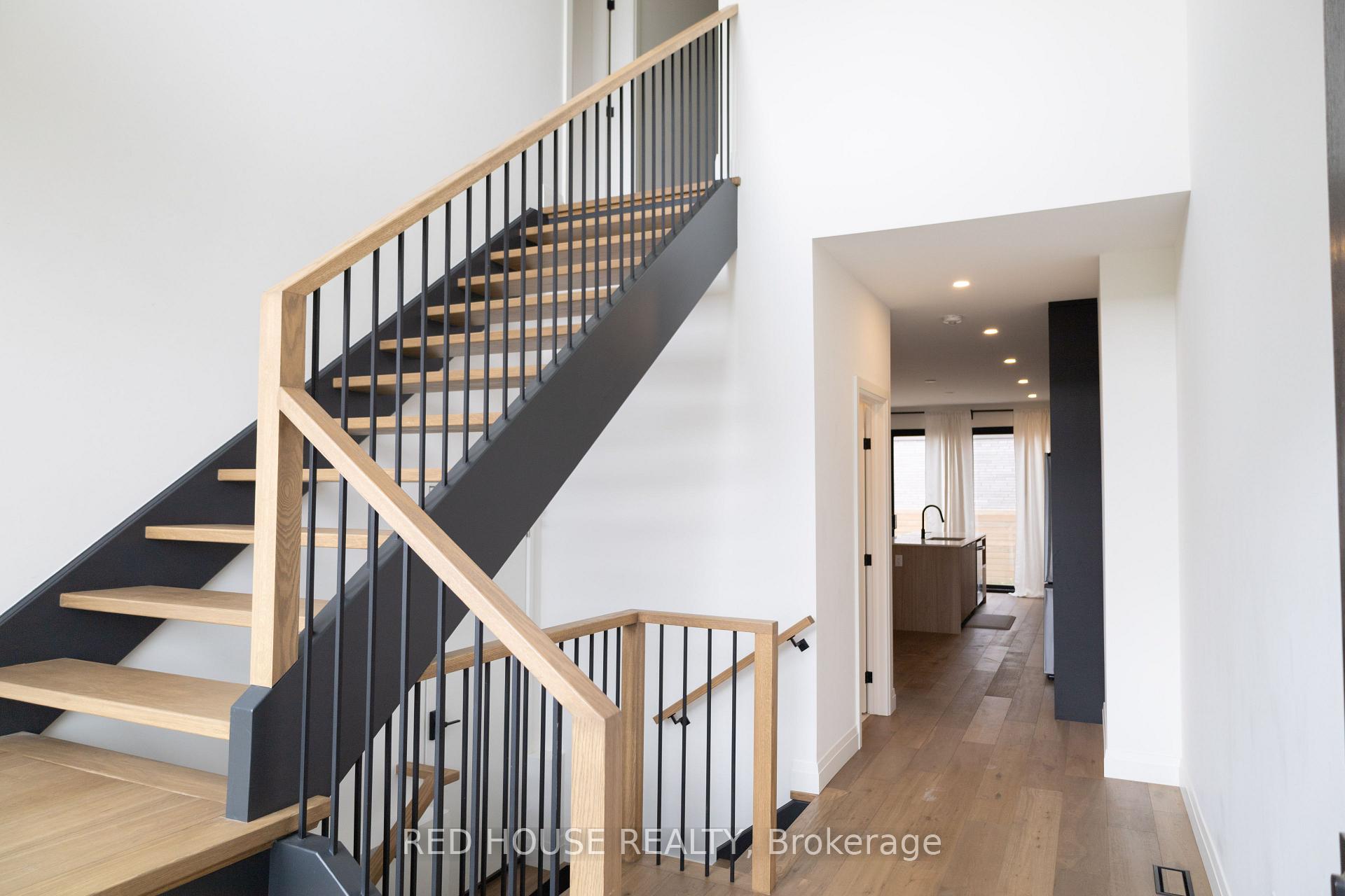 Photo 3 of 100 Lametti Drive, Pelham, Fonthill — HOMEH