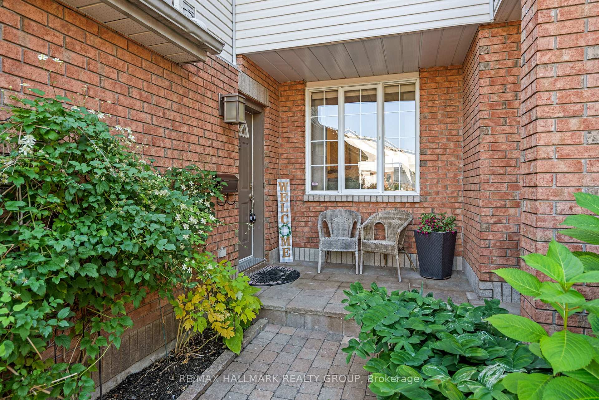 Photo 3 of 62 College Circle, Ottawa, Castle Heights — HOMEH