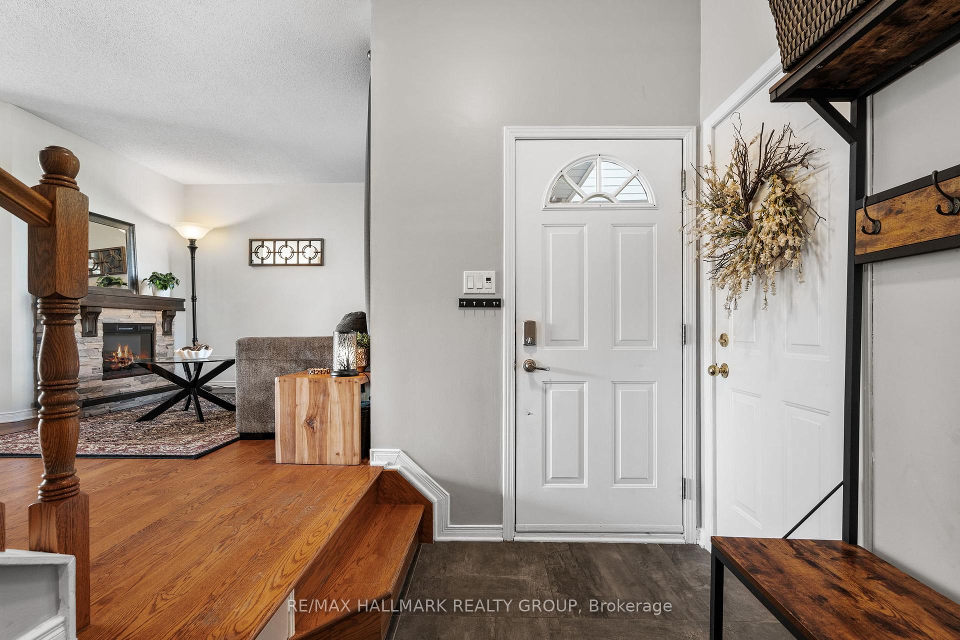 Photo 4 of 62 College Circle, Ottawa, Castle Heights — HOMEH