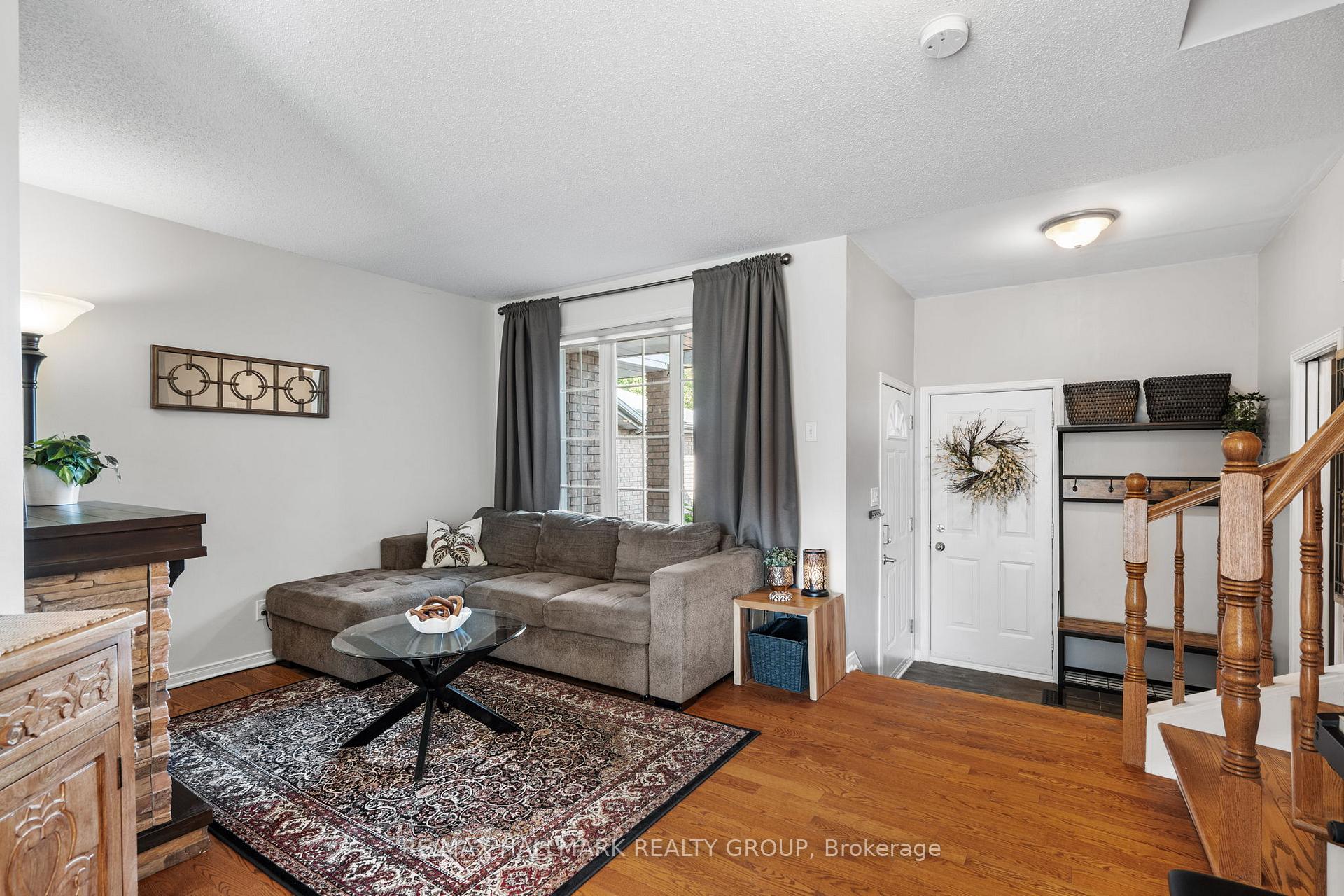 Photo 6 of 62 College Circle, Ottawa, Castle Heights — HOMEH
