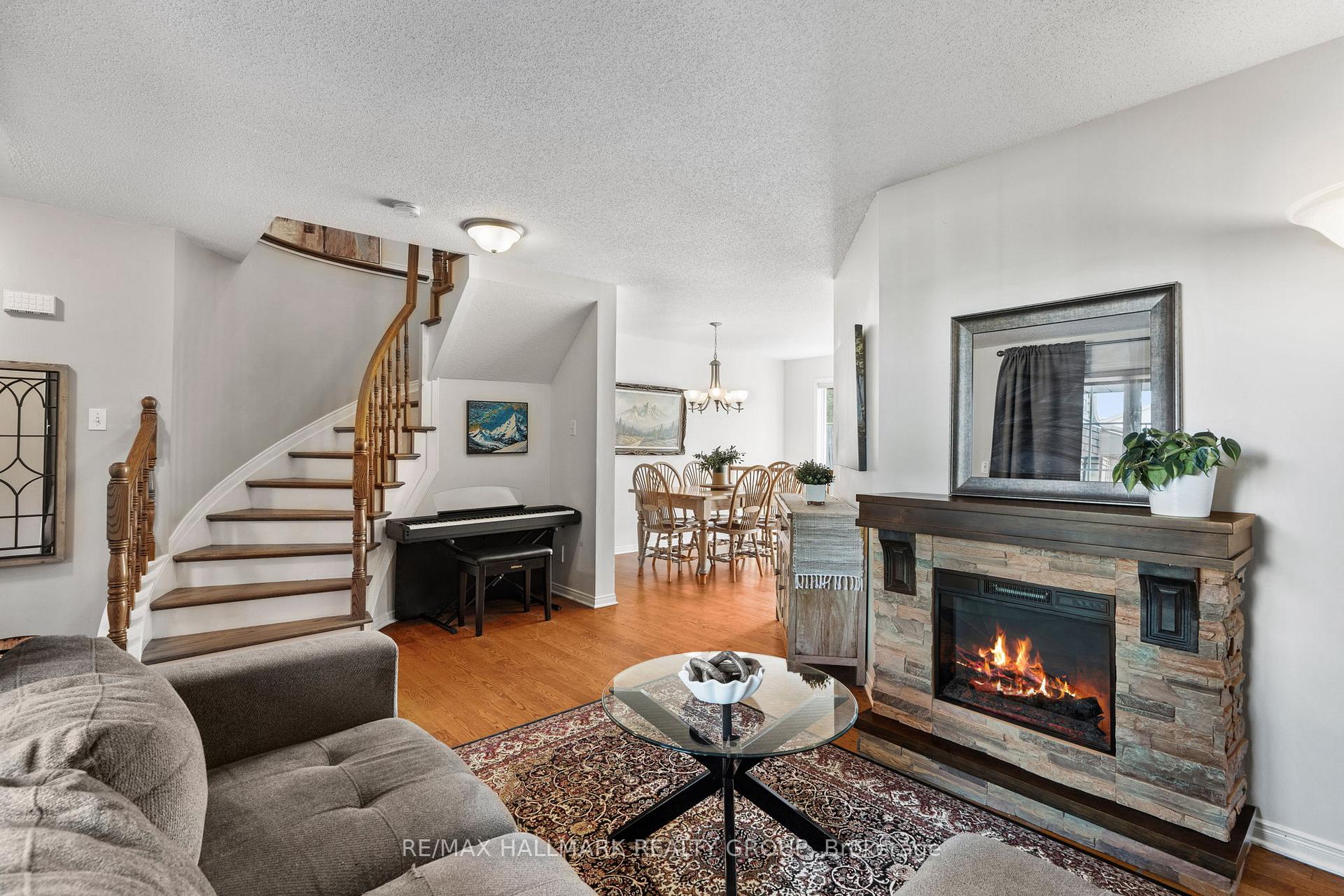 Photo 8 of 62 College Circle, Ottawa, Castle Heights — HOMEH