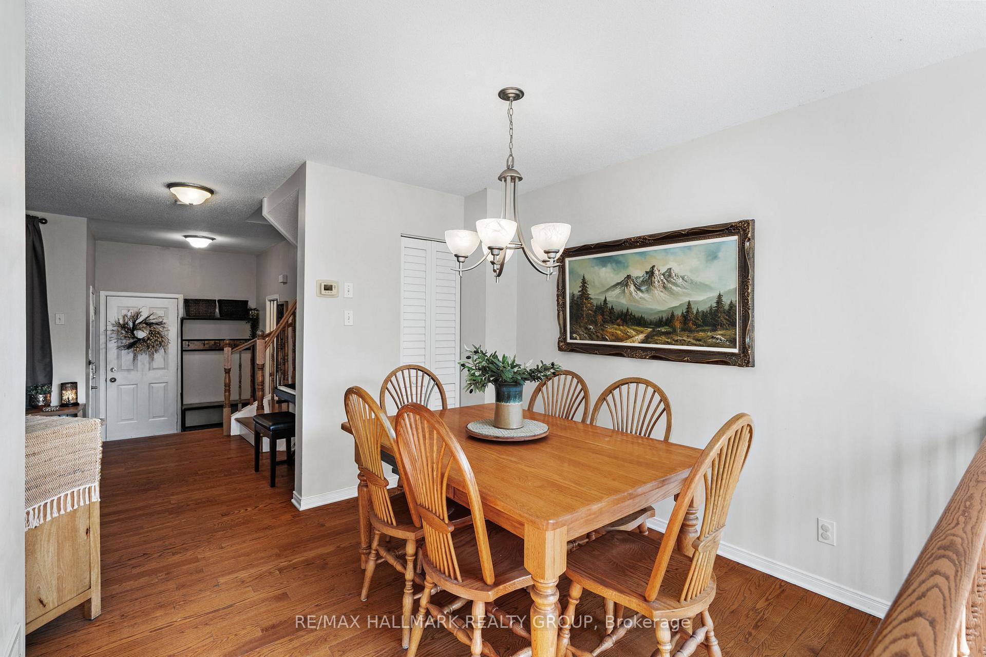 Photo 11 of 62 College Circle, Ottawa, Castle Heights — HOMEH