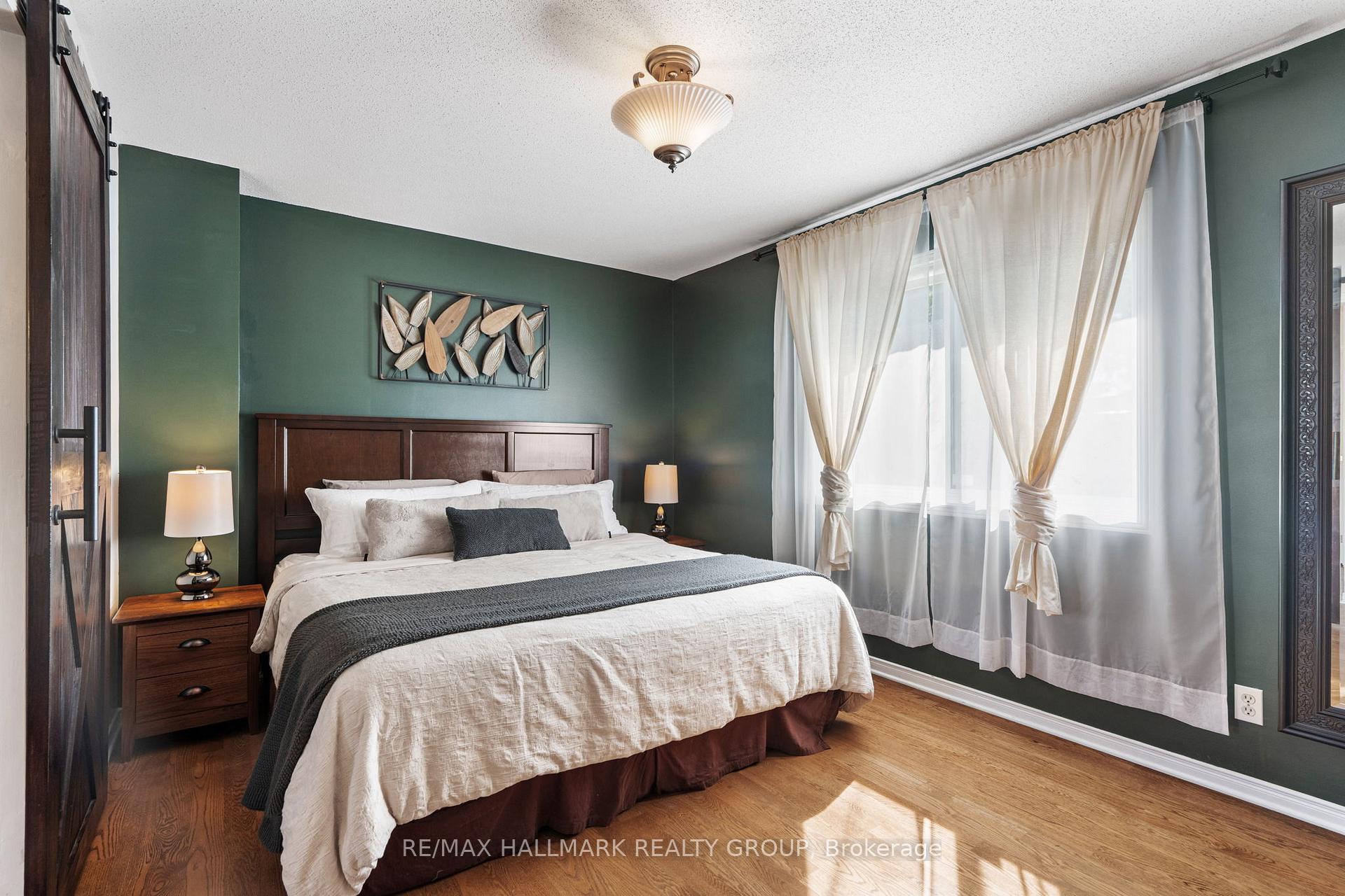 Photo 17 of 62 College Circle, Ottawa, Castle Heights — HOMEH