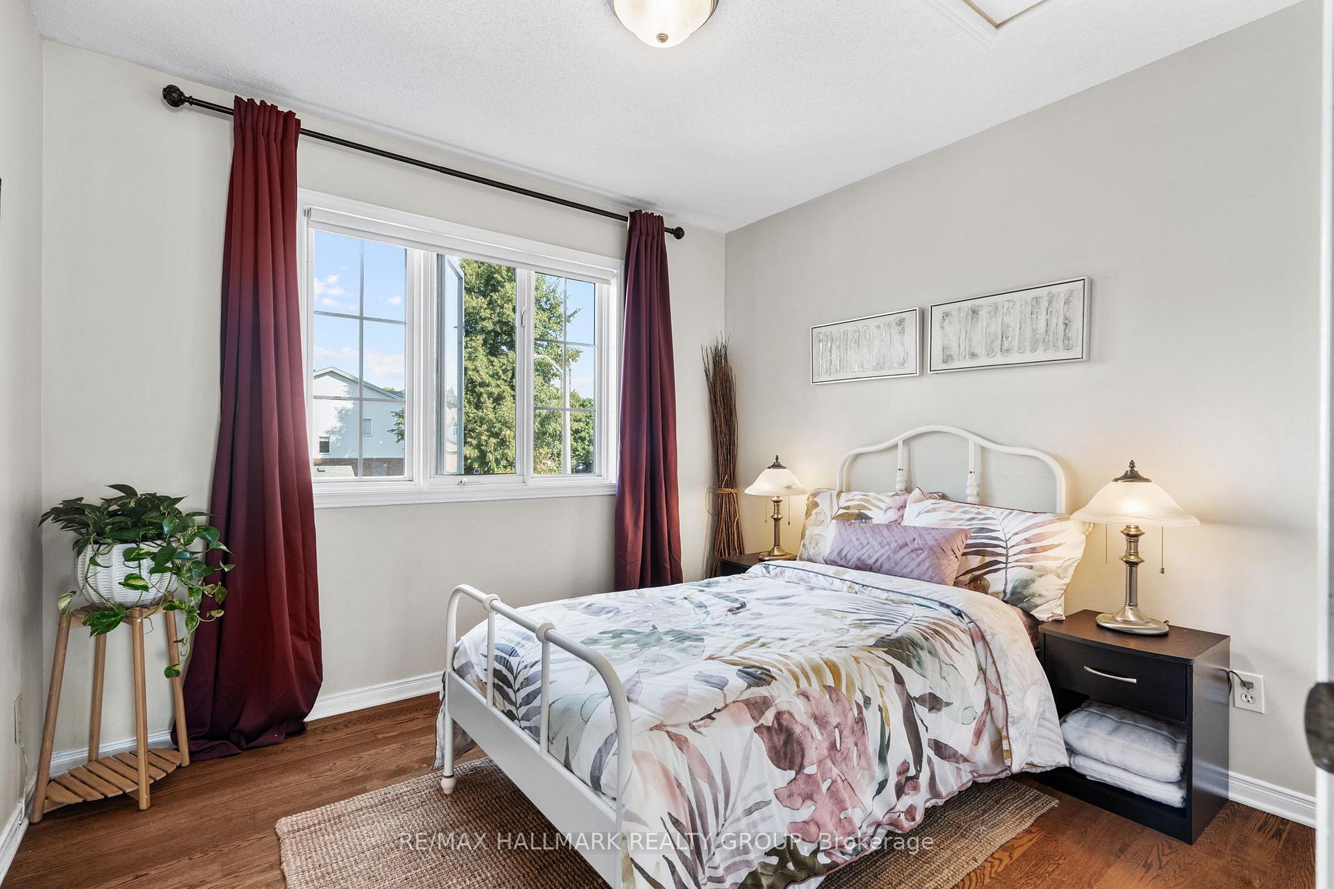 Photo 20 of 62 College Circle, Ottawa, Castle Heights — HOMEH