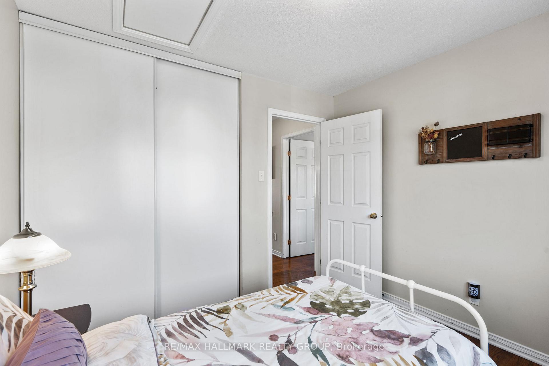 Photo 21 of 62 College Circle, Ottawa, Castle Heights — HOMEH