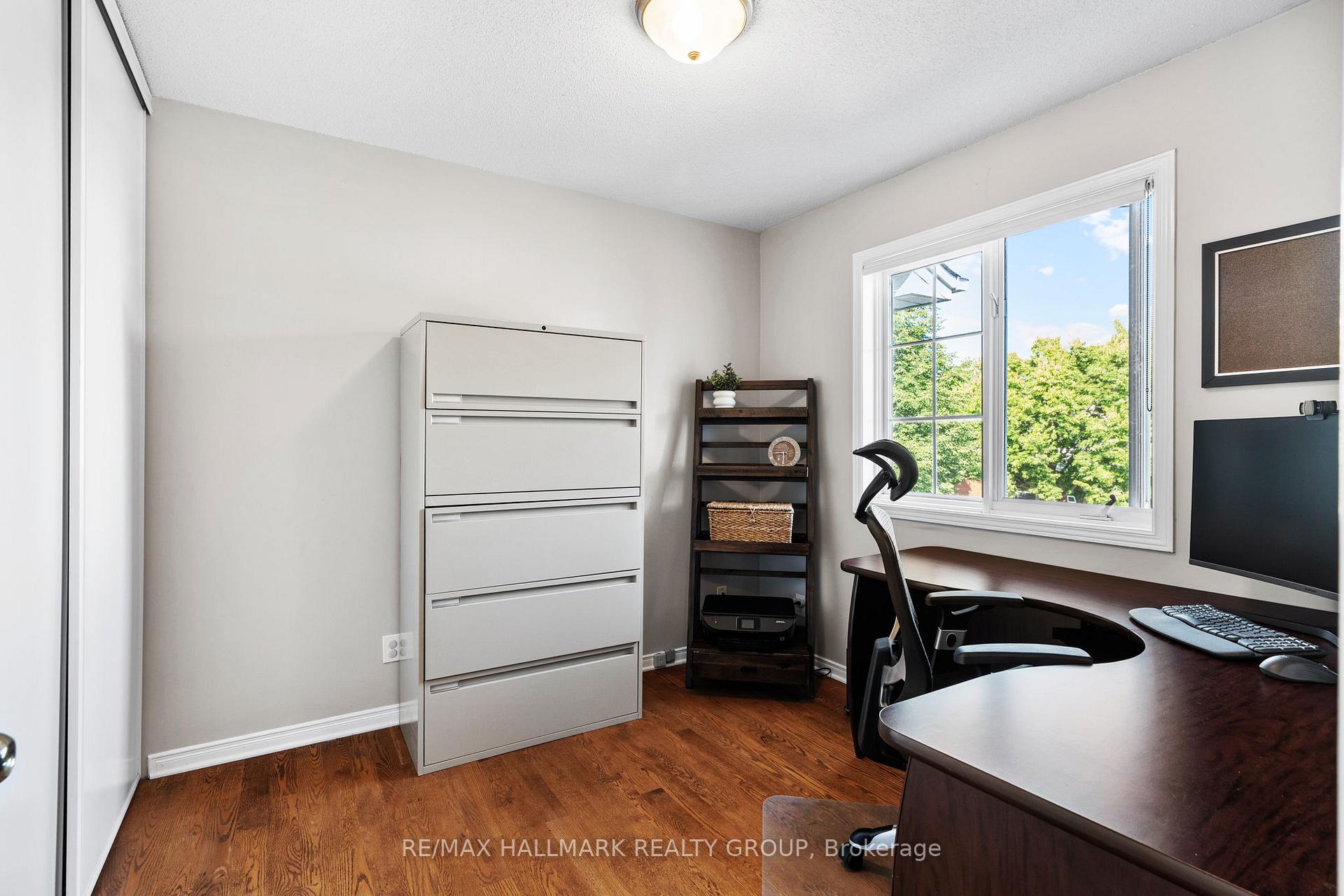 Photo 22 of 62 College Circle, Ottawa, Castle Heights — HOMEH