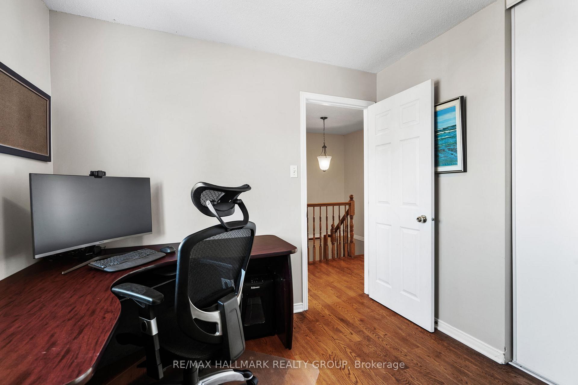 Photo 23 of 62 College Circle, Ottawa, Castle Heights — HOMEH