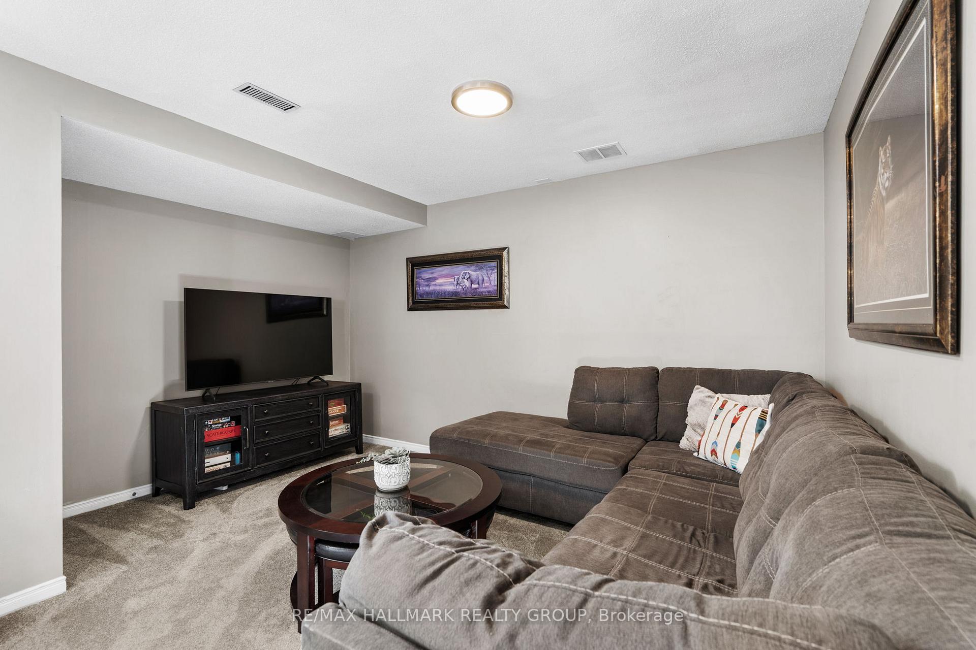 Photo 27 of 62 College Circle, Ottawa, Castle Heights — HOMEH