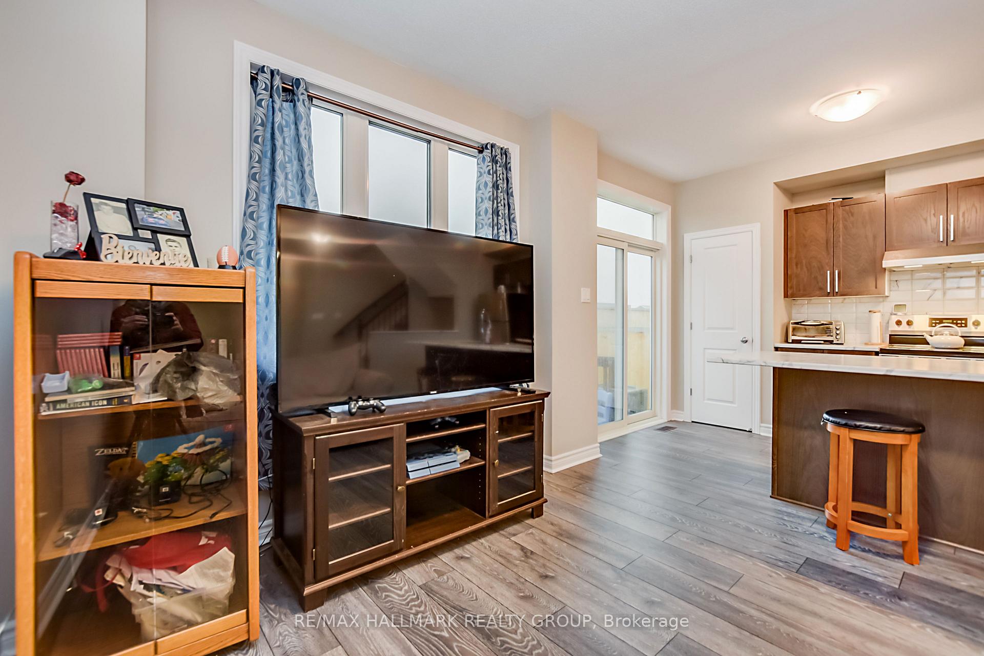 Photo 10 of 271 Mountain Sorrel Way, Ottawa, Avalon West — HOMEH