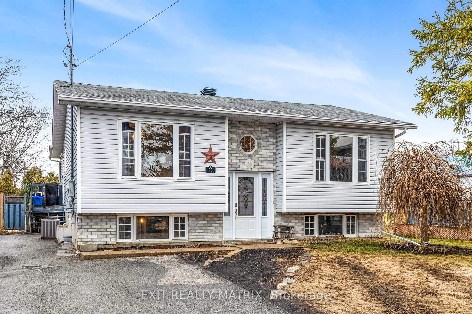 Photo 2 of 95 St James Street, North Glengarry, Alexandria — HOMEH