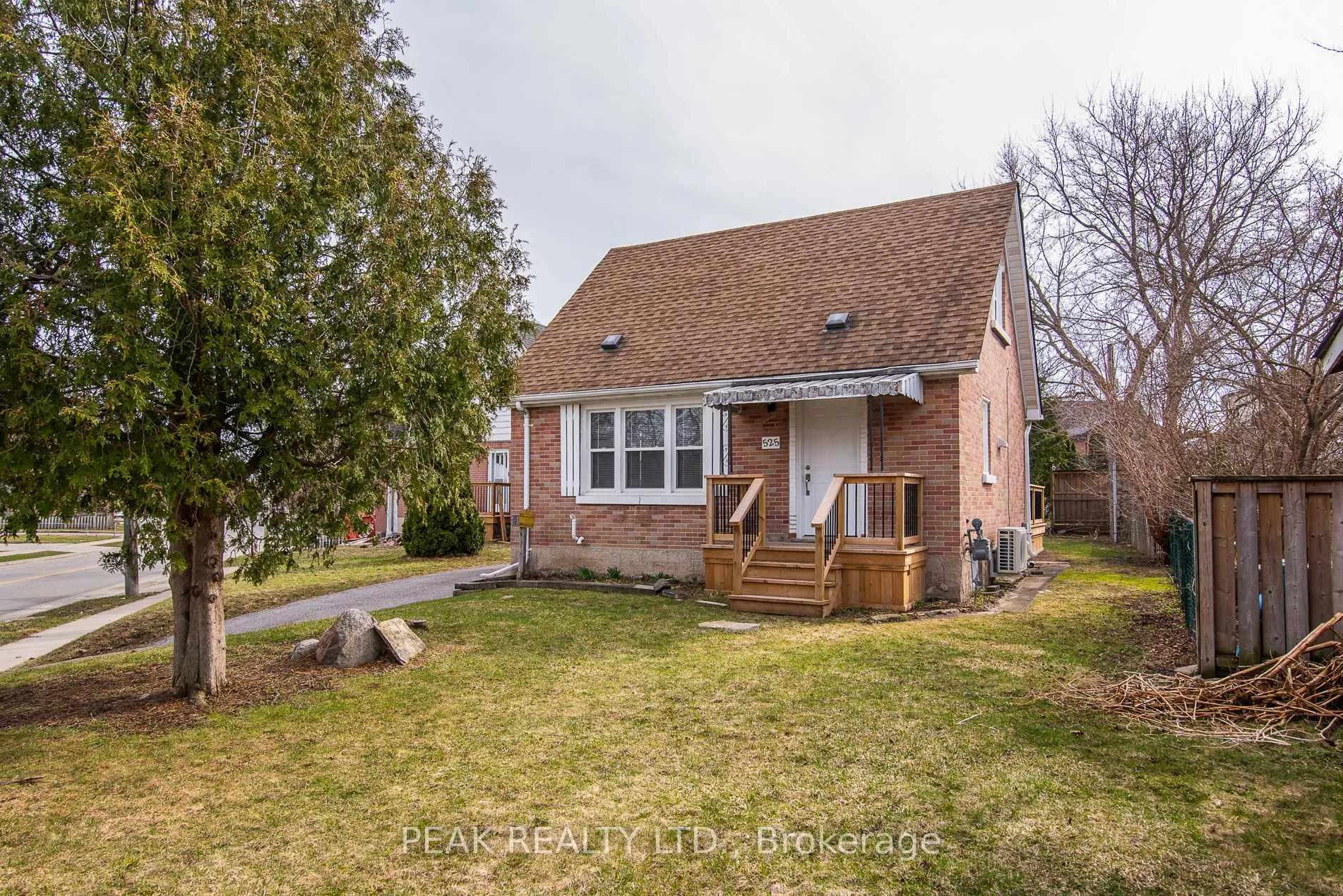 Front of 525 Courtland Avenue E