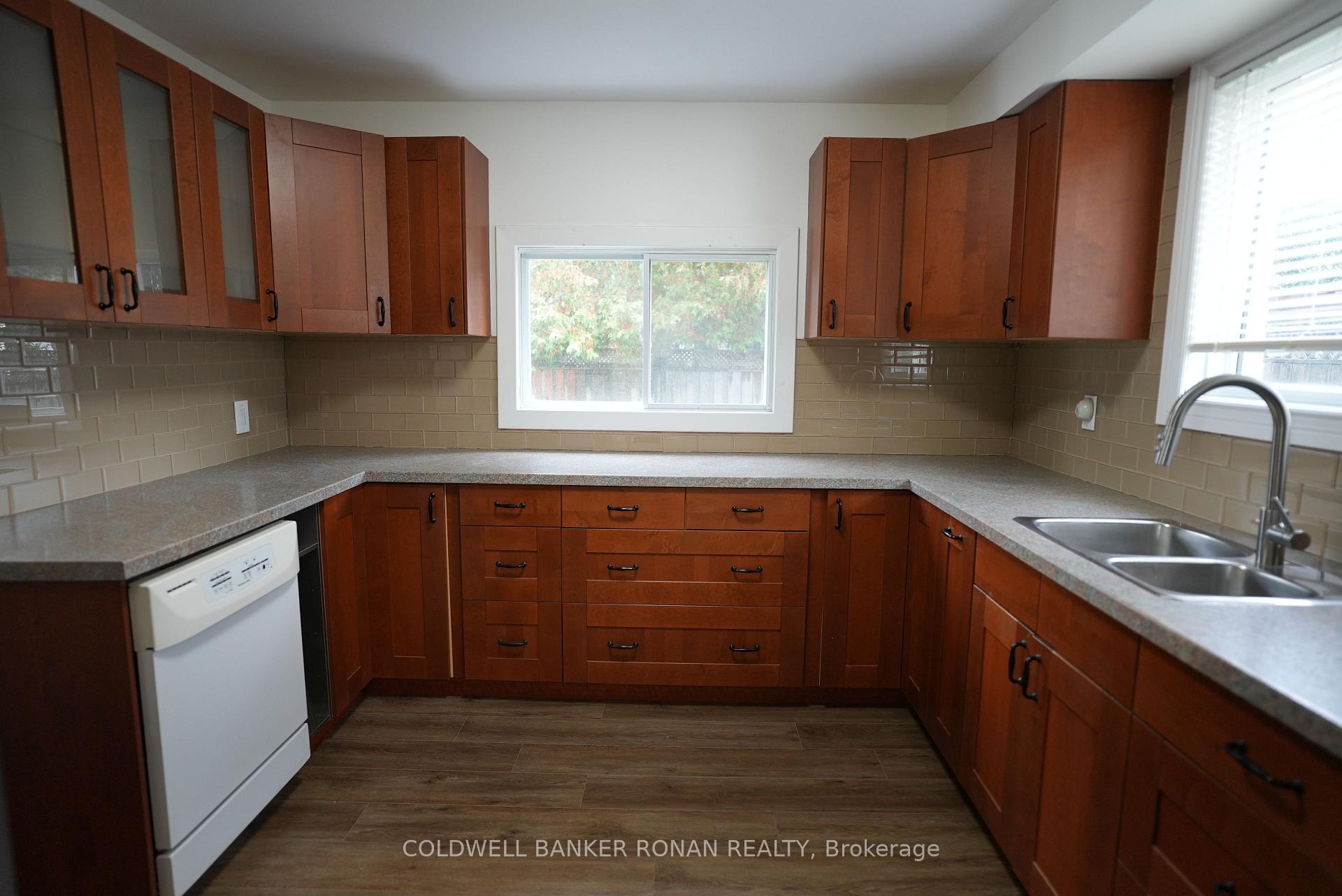 Photo 11 of 43 Adeline Avenue, New Tecumseth, Tottenham — HOMEH