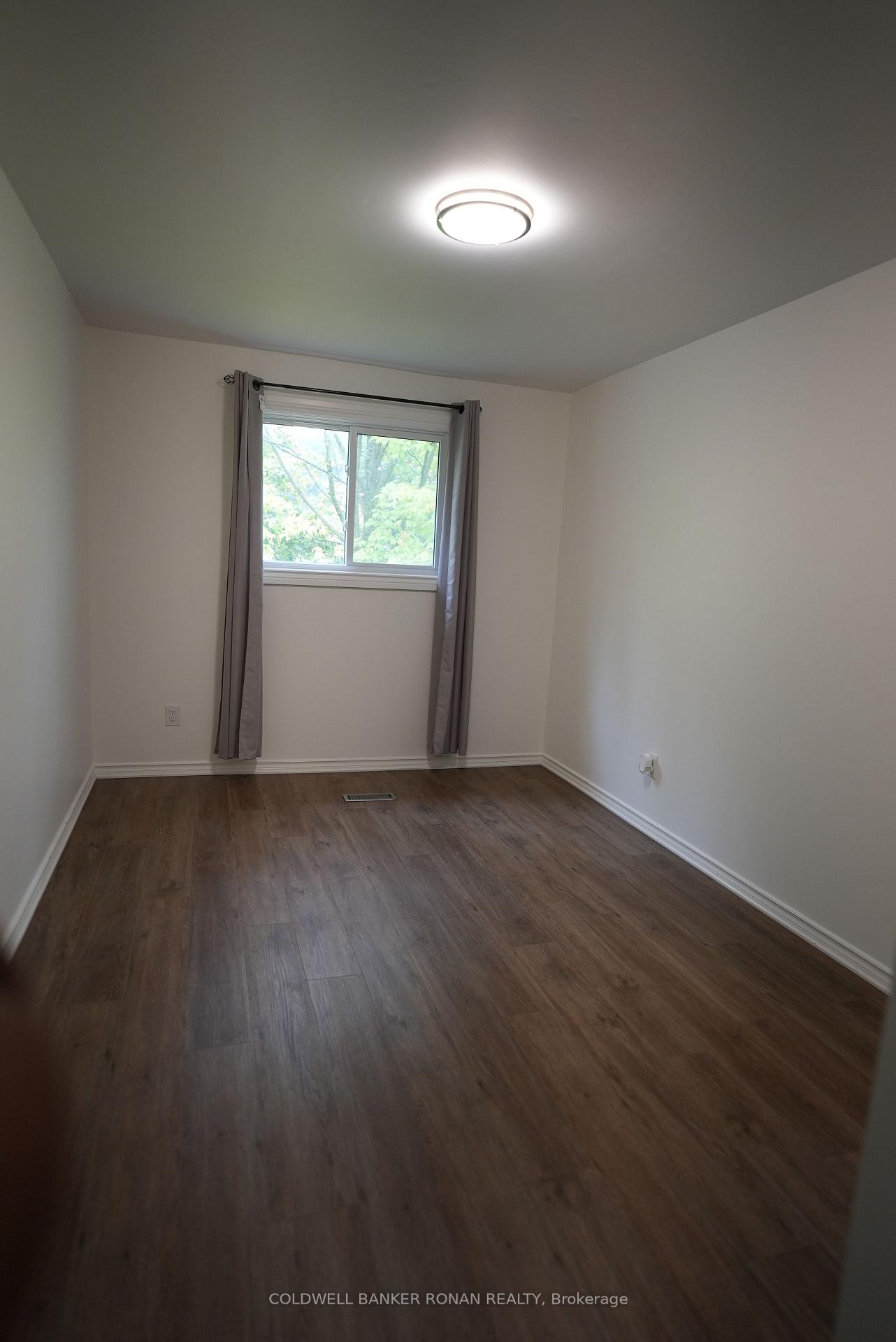 Photo 17 of 43 Adeline Avenue, New Tecumseth, Tottenham — HOMEH