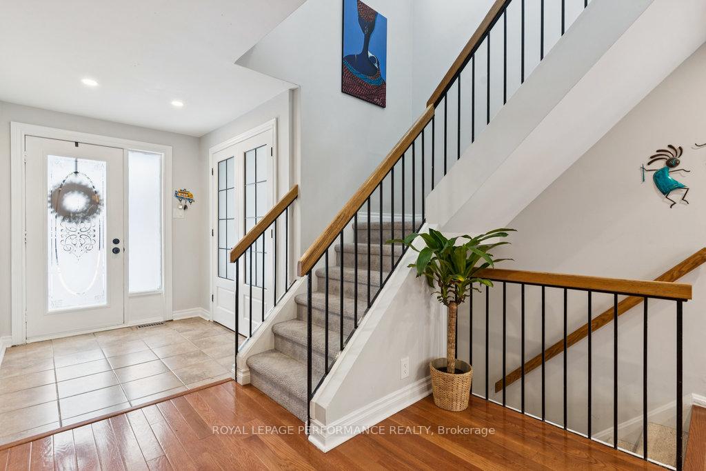 Photo 2 of 1798 Woodhaven Heights, Ottawa, Queenswood Heights South — HOMEH