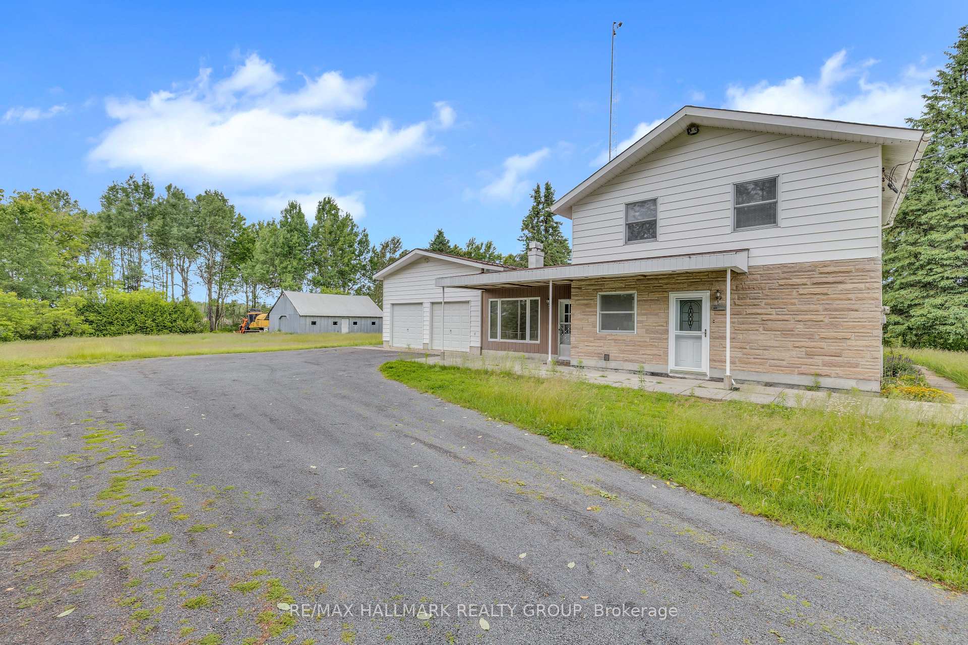 Front of 2551 Russland Road