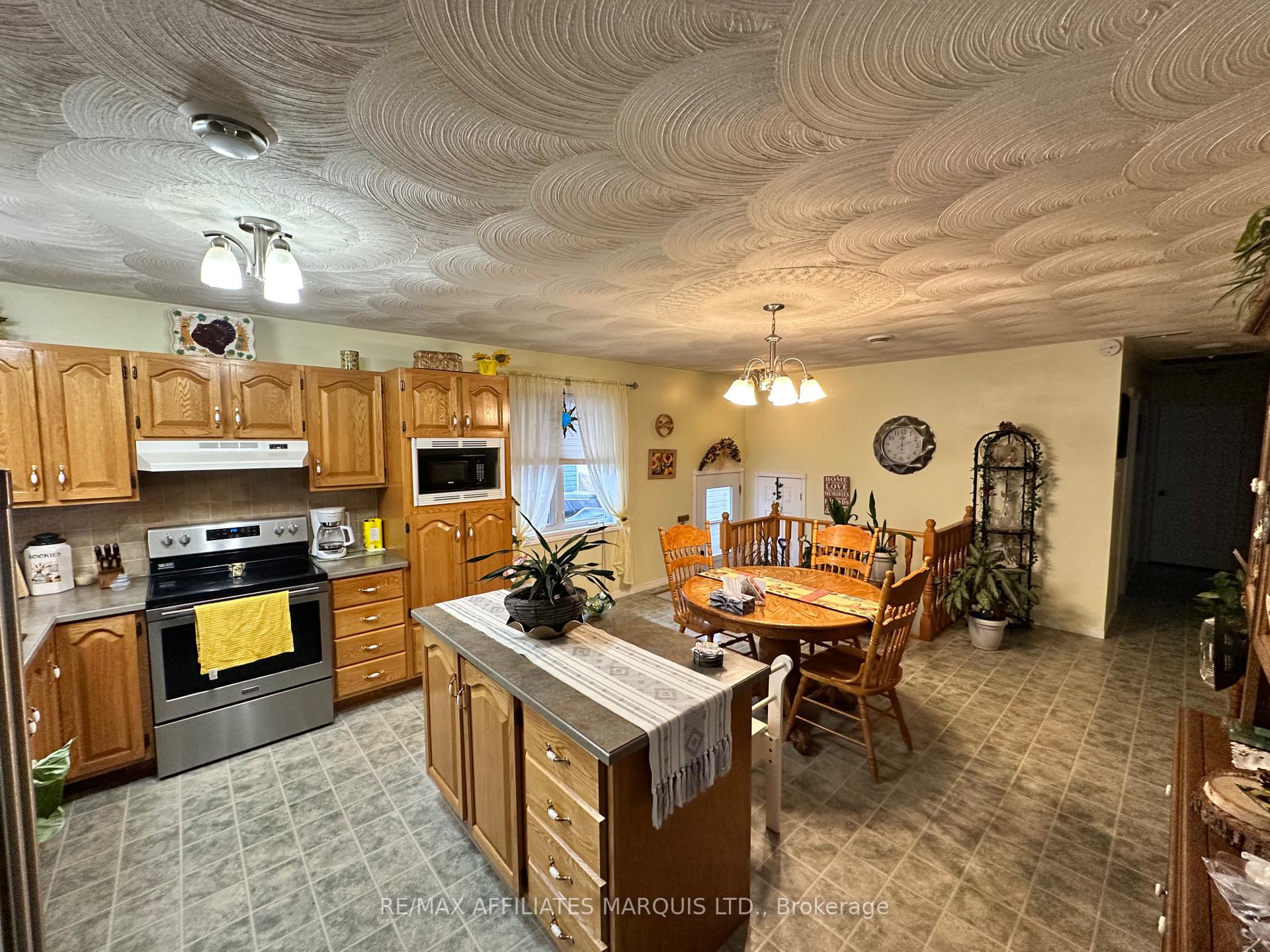 Photo 5 of 237 Bishop Street S, North Glengarry, Alexandria — HOMEH