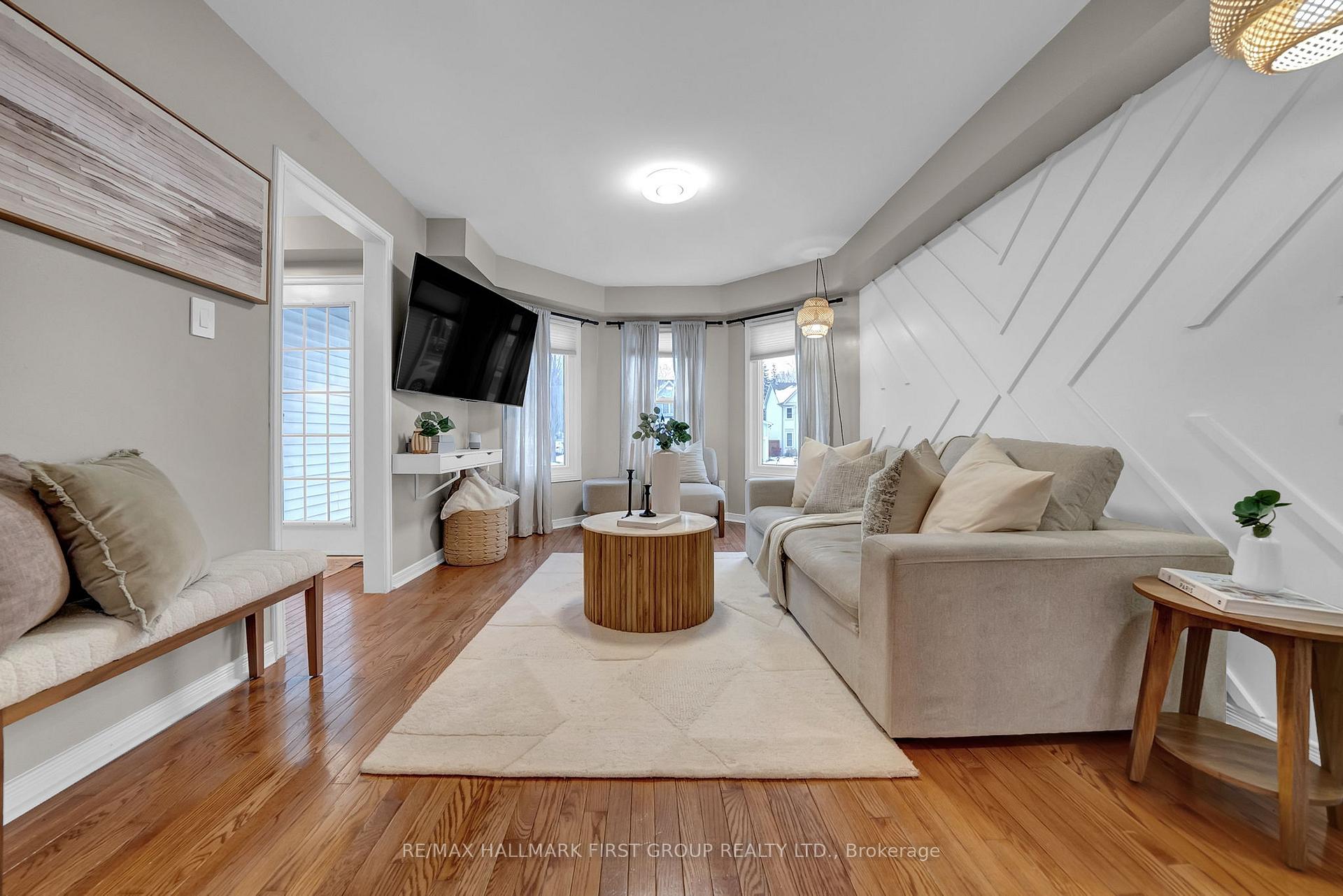 Photo 4 of 979 Ripley Crescent, Oshawa, Pinecrest — HOMEH