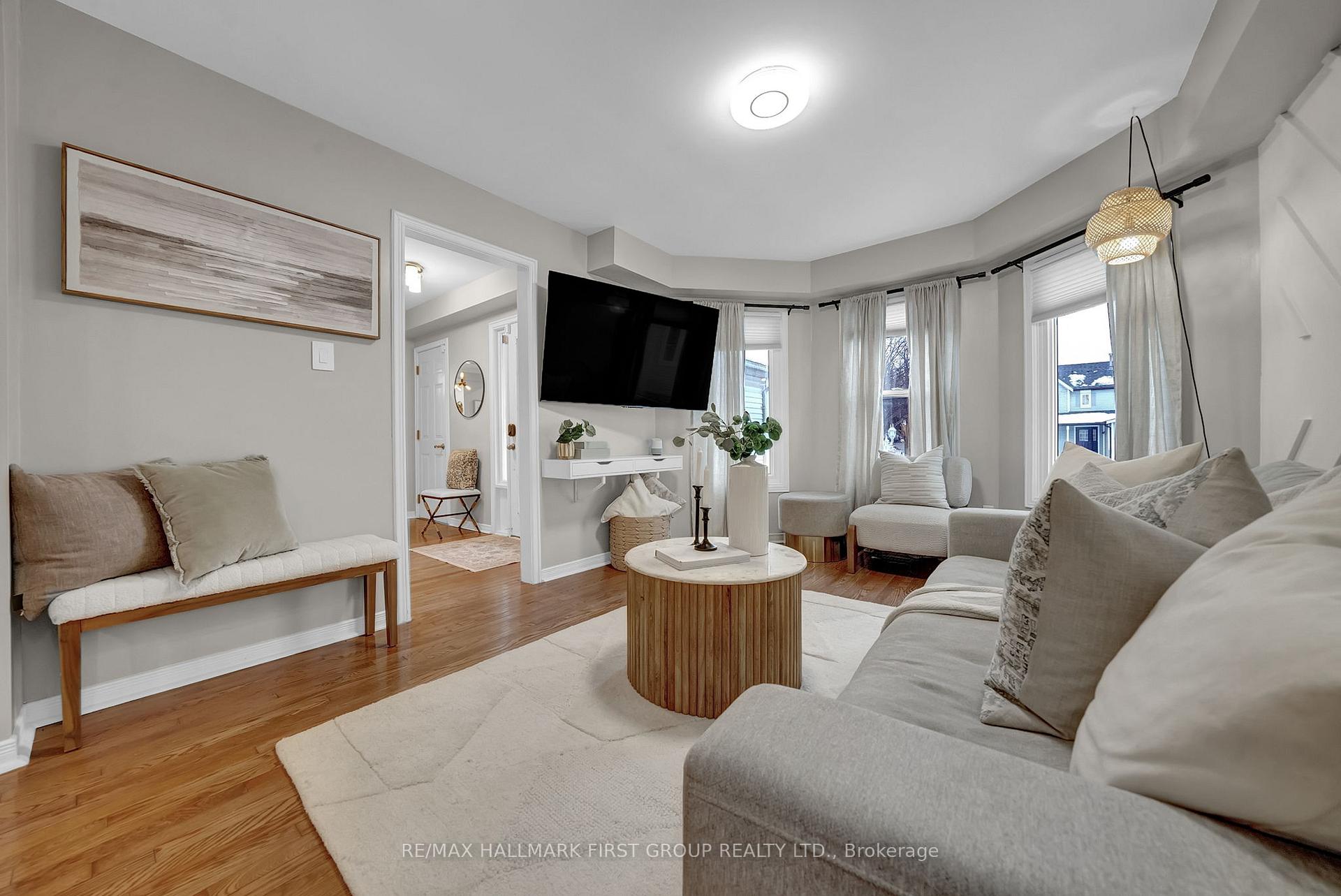 Photo 5 of 979 Ripley Crescent, Oshawa, Pinecrest — HOMEH
